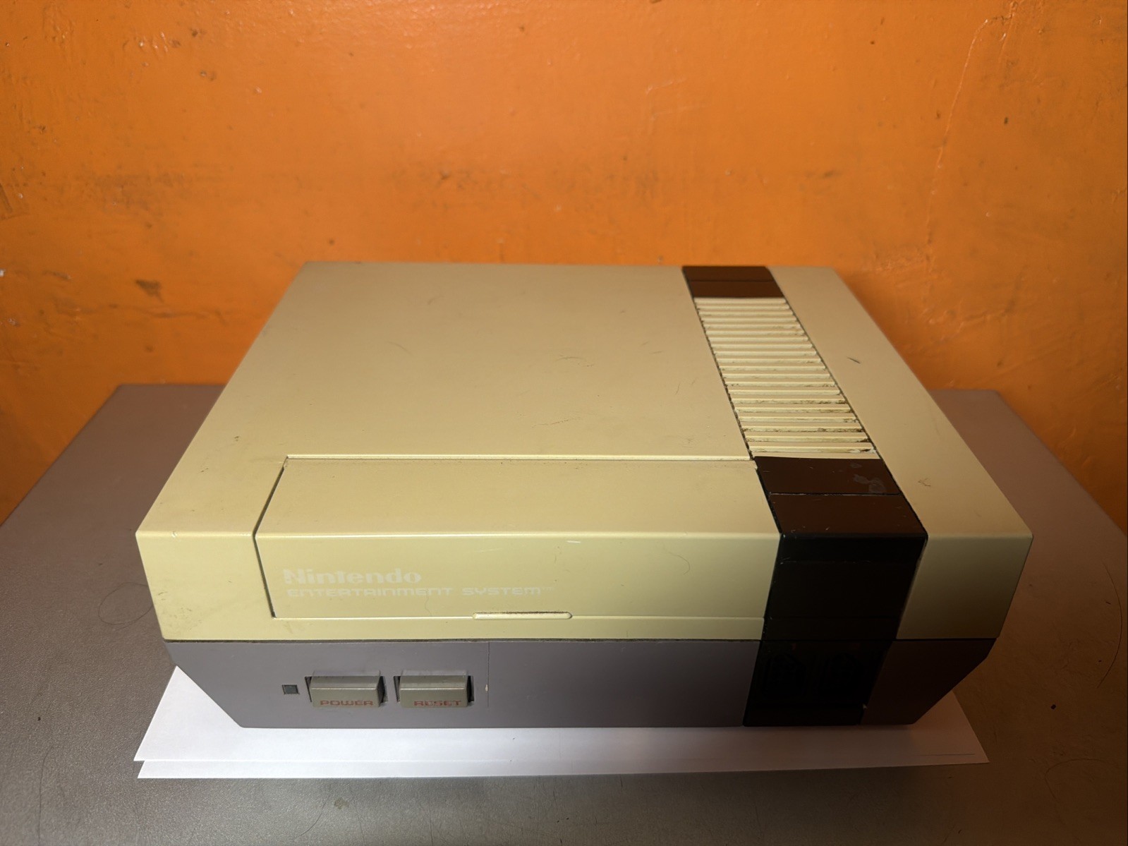 NINTENDO NES CONSOLE ORIGINAL SYSTEM FOR PARTS NOT WORKING POWERS ON