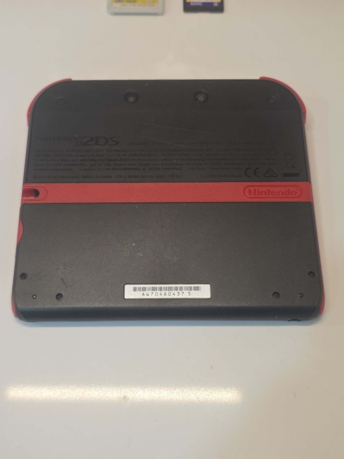 Nintendo 2DS Console Red & Black Charger 4GB SD Card Donkey Kong Country Working
