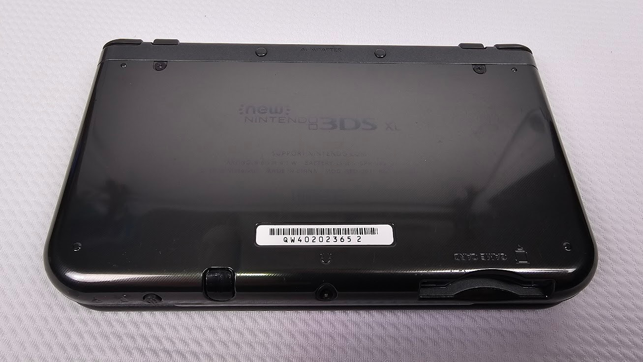 New Nintendo 3DS XL System Black NTSC-U/C (US/Canada) RED-001 USED w/ Charger