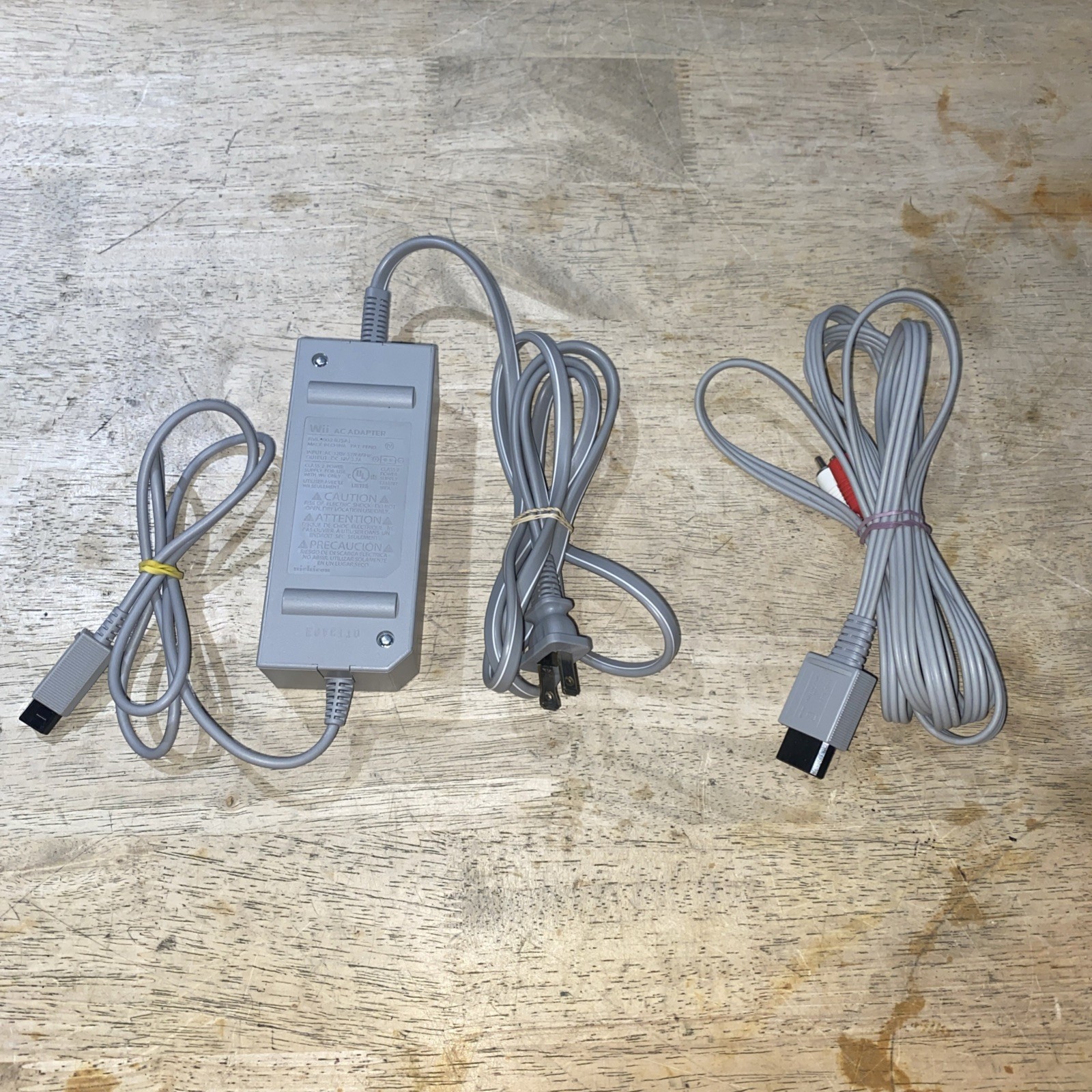 Nintendo Wii Console RVL-101 Black System with 2 Remotes, Sensor Bar Etc