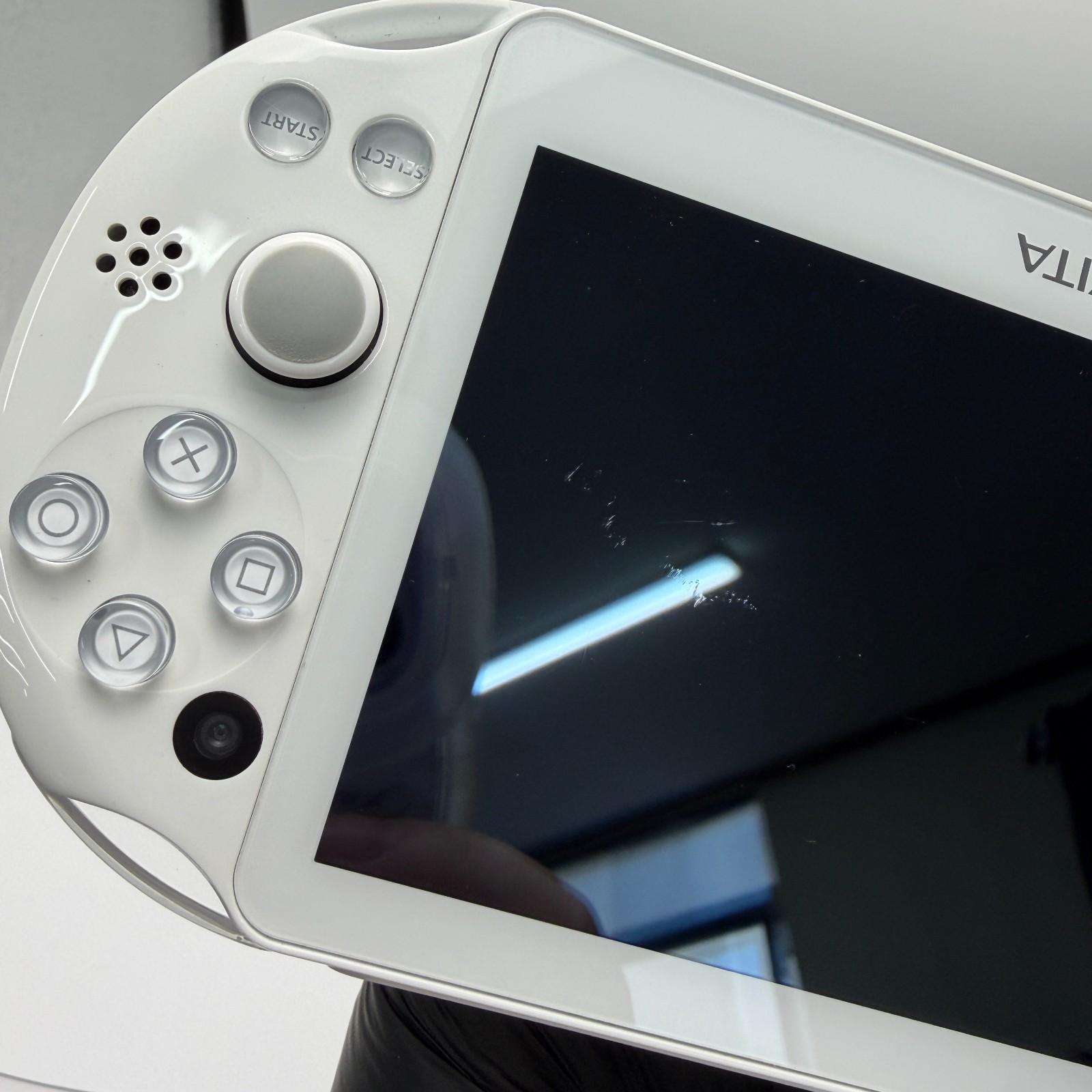 PS Vita PCH-2000 Sony PlayStation All White Console Region Free 436