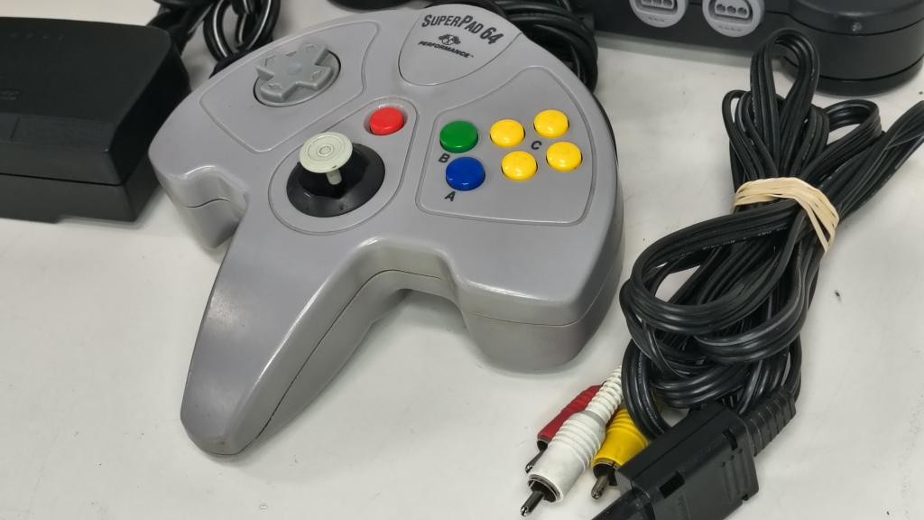 NINTENDO 64 GREY W/1MOTE (P14027412)
