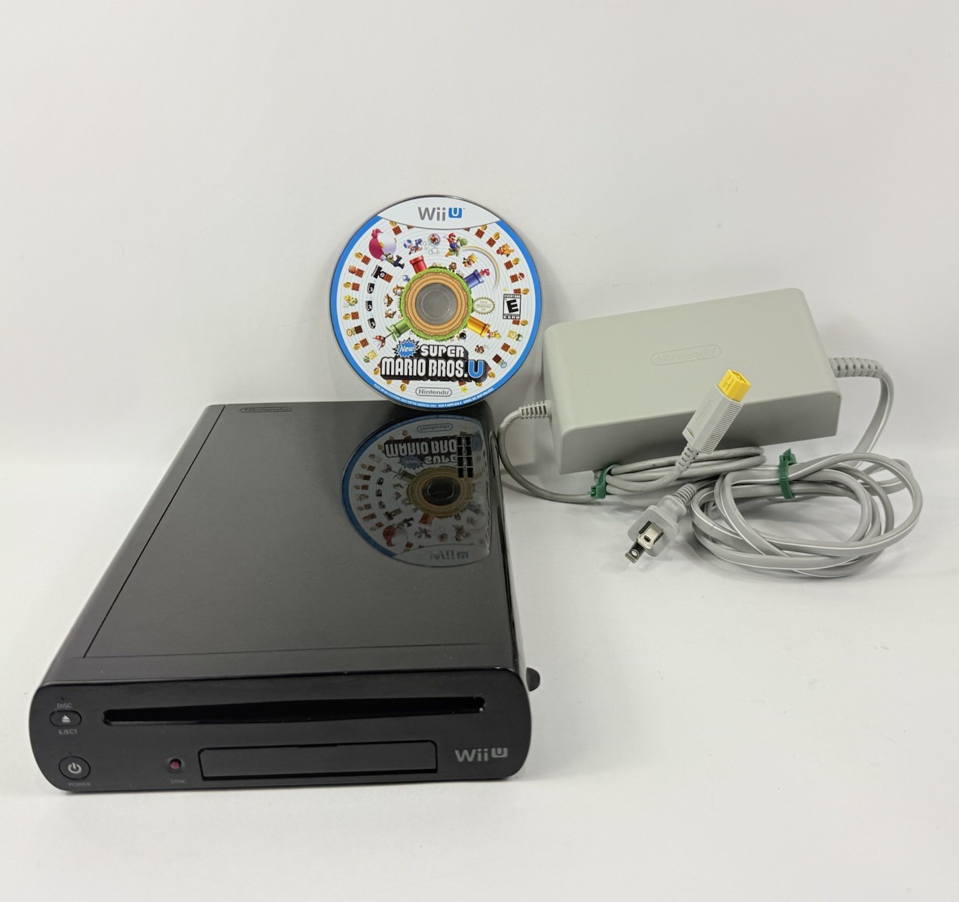 Nintendo Wii U 32GB Deluxe Console Only w AC Cord Super Mario & 2GB WUP-101(02)