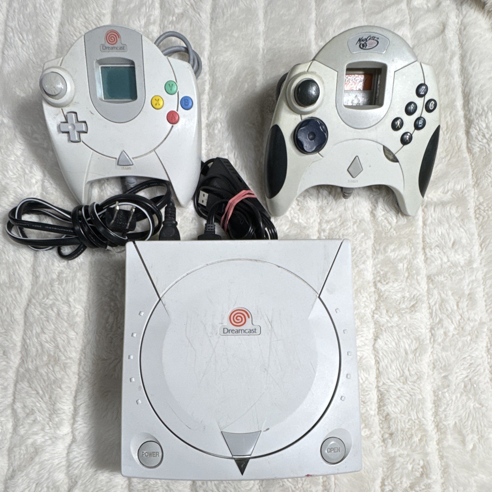 SEGA Dreamcast HKT-3020 Console White w/ Controllers, Memory Card, AV/HDMI