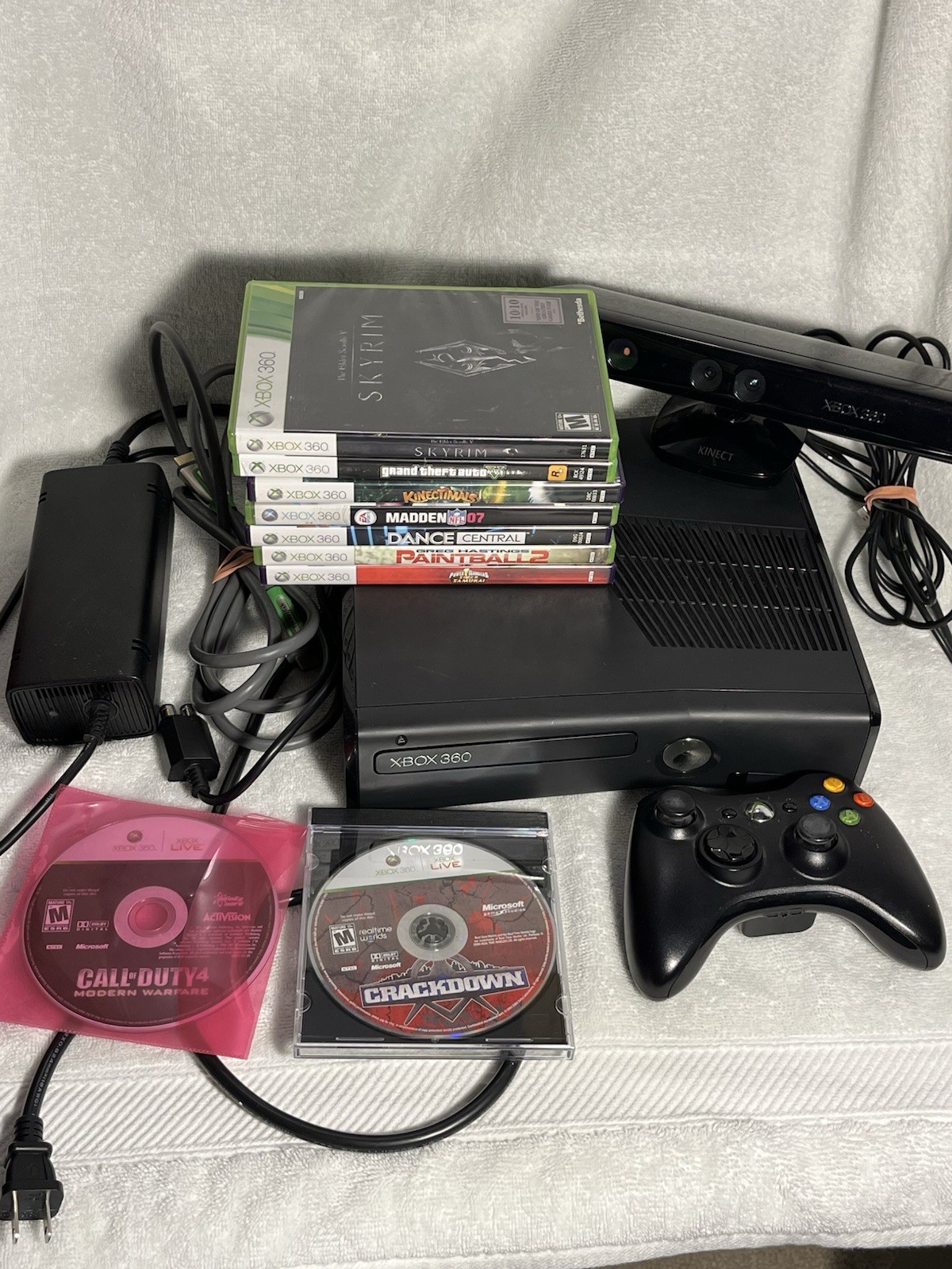Microsoft Xbox 360 S 4GB Black Console with Kinect and 9 Games. No Hard Drive