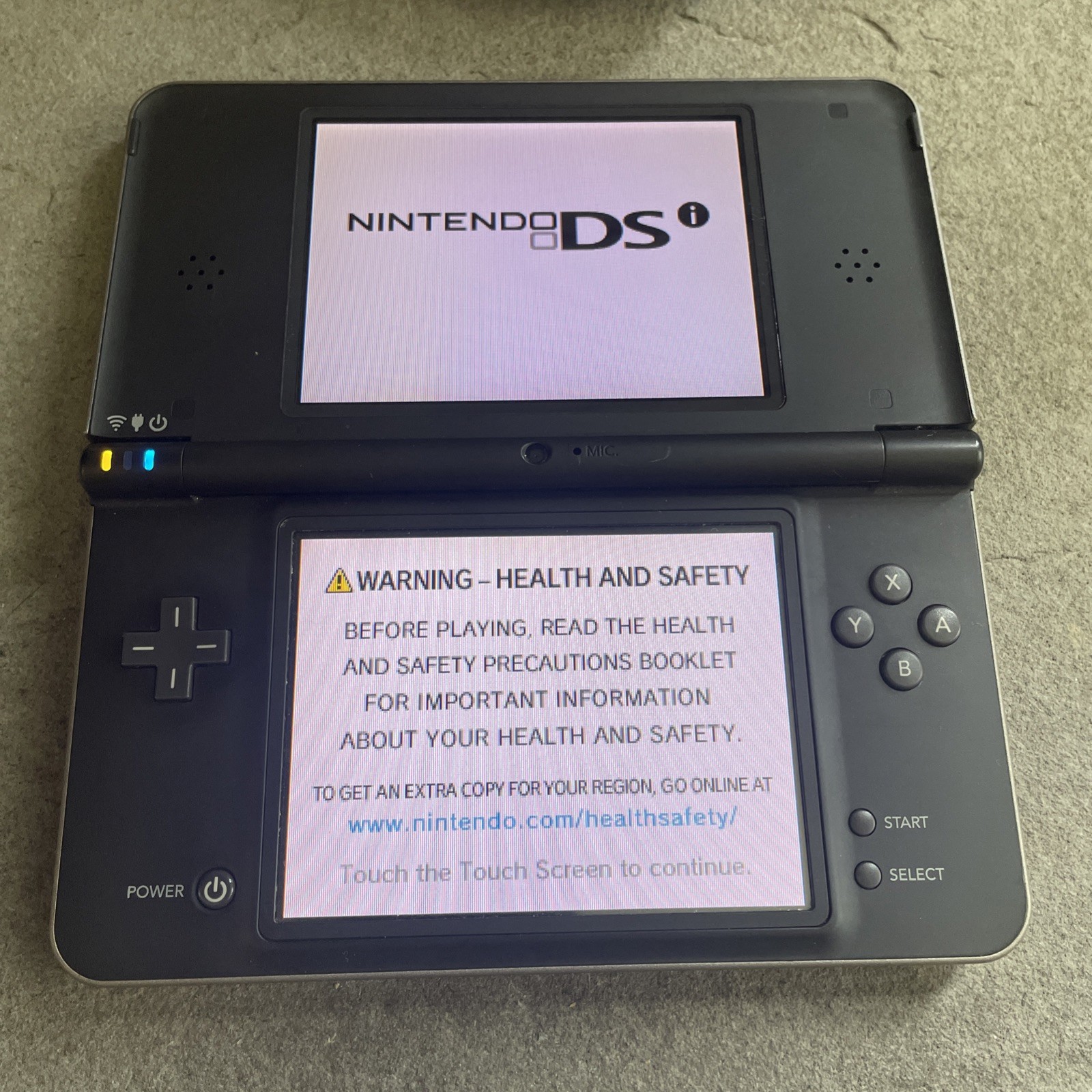 Nintendo DSI XL w/ case, charger, operations manuel, 6 games *see description*