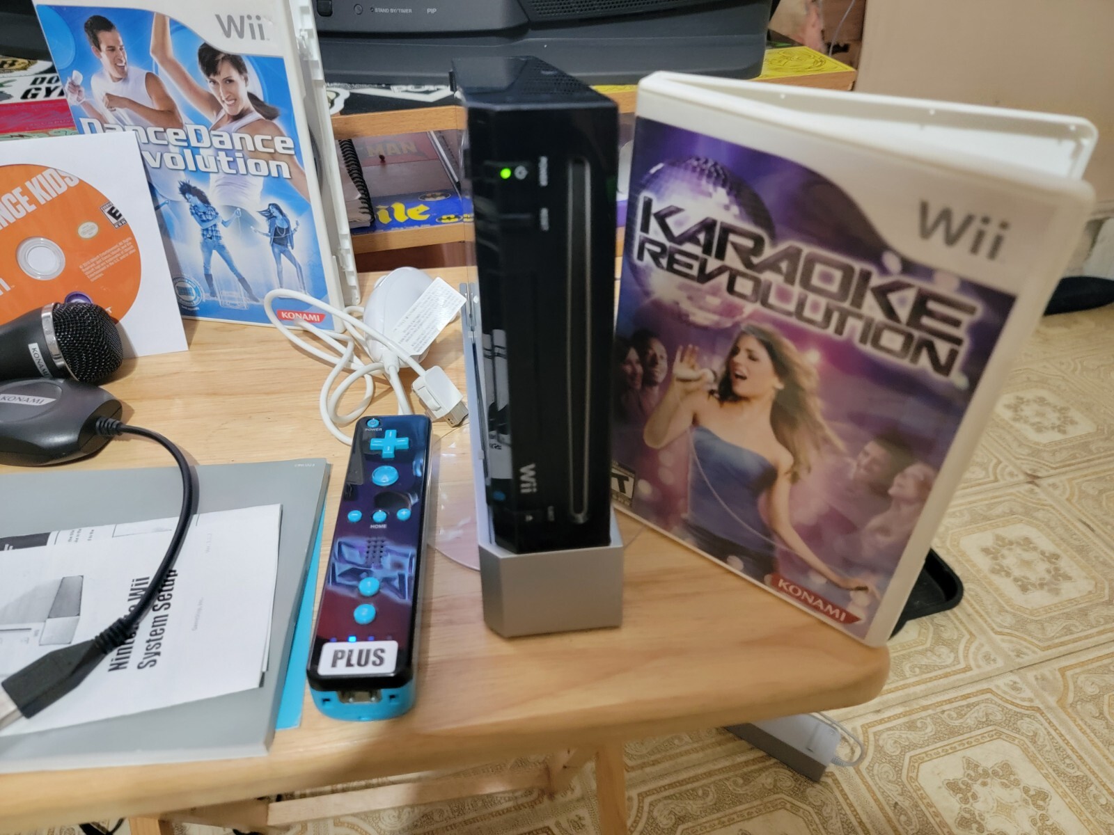 Nintendo Wii Black Console With Games. TV NOT INCLUDED.
