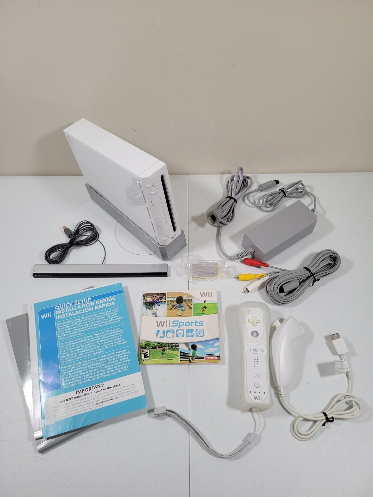 White Nintendo Wii Console RVL-001 – Complete In-box – Matching serial #’s