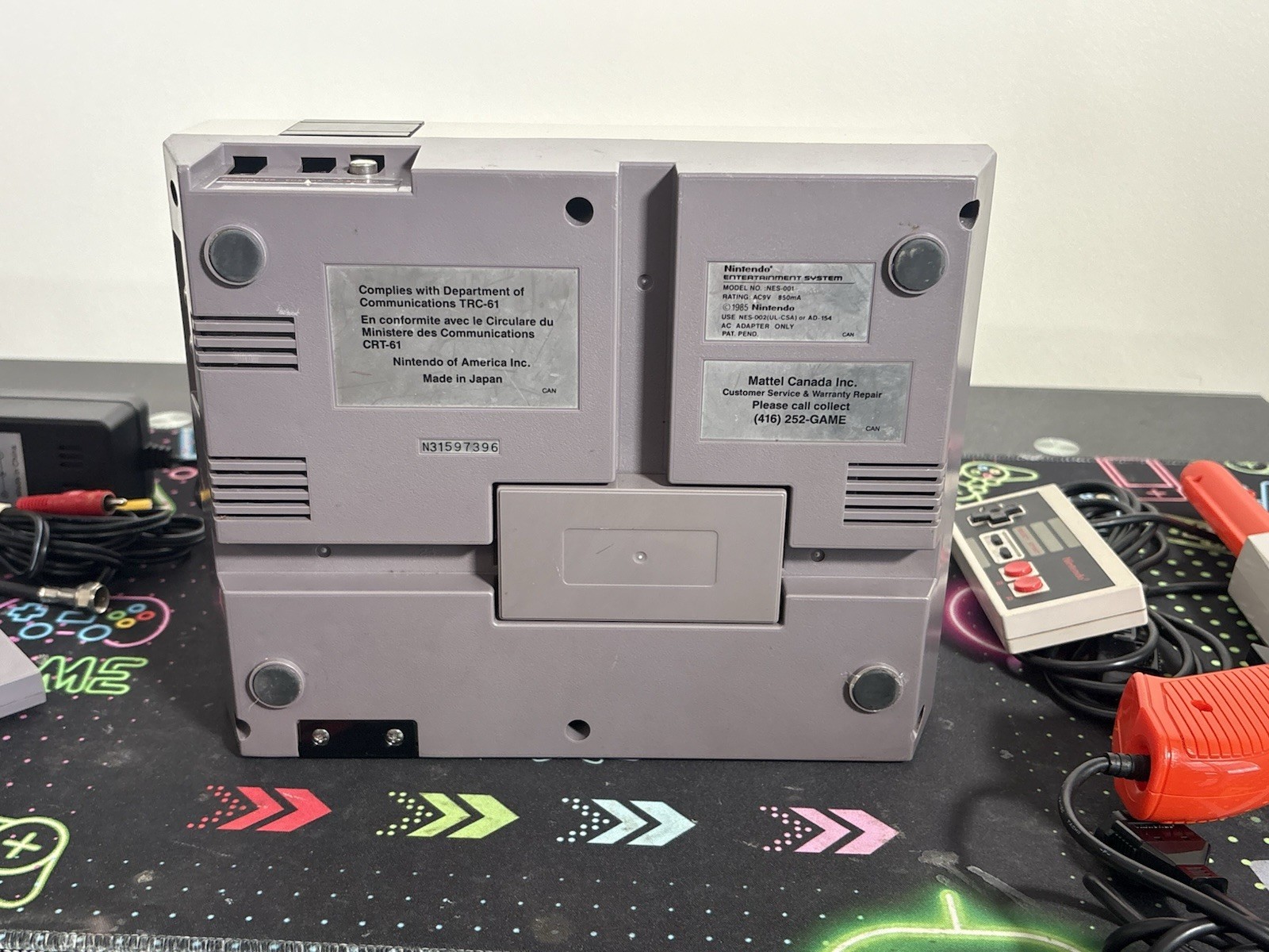 Nintendo Original NES-001 Entertainment System NES Console Zapper 2 Games