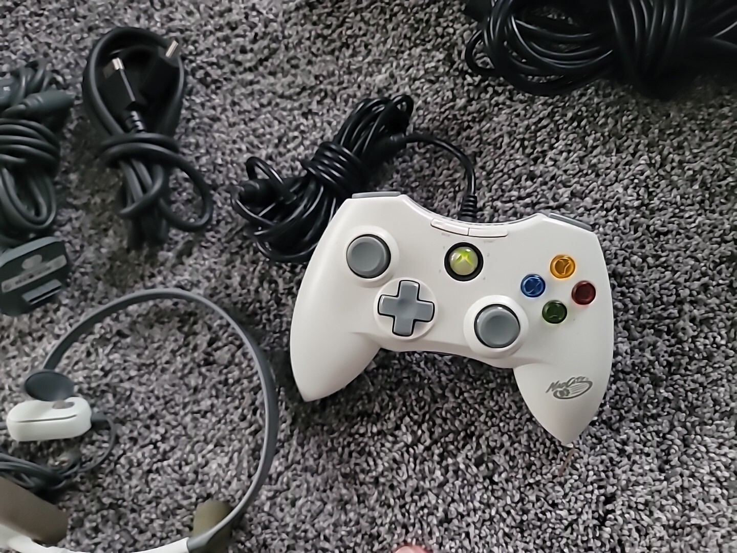 Microsoft Xbox 360 Pro System Bundle 60GB White Console 10 Games Kinect Sensor