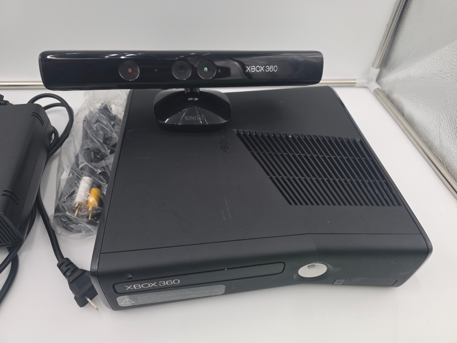 Microsoft 360 S 250gb 2 Controller 23 Games Bundle Lot
