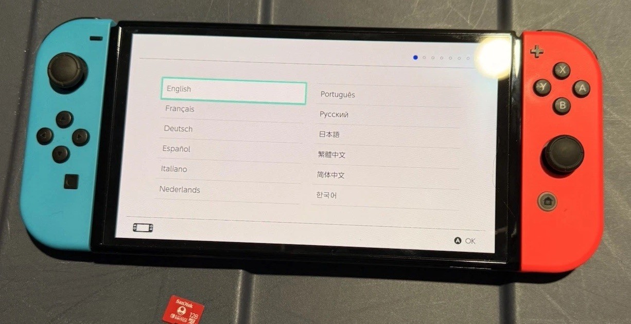 Nintendo Switch OLED HEG-001 64GB Console +Extras Controller 128GB MicroSD Case
