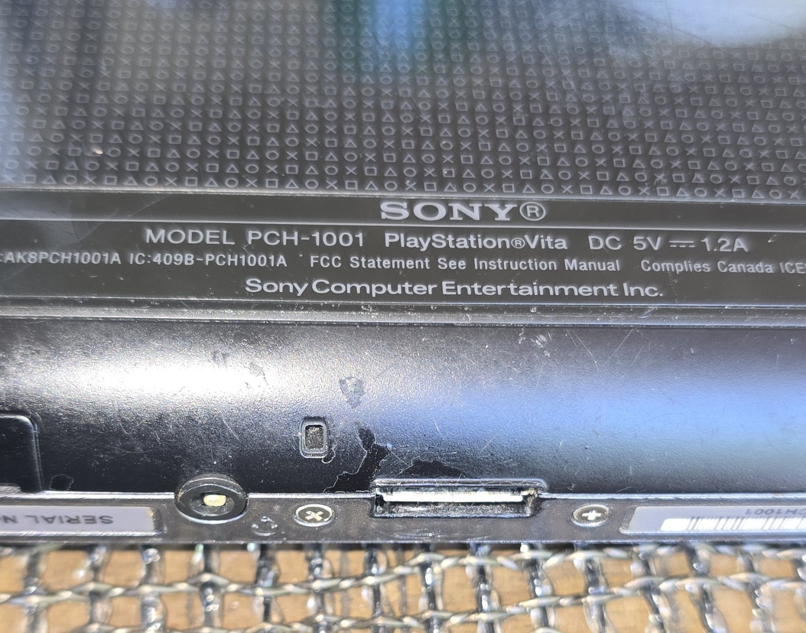 Sony PS Vita PCH-1001 model in good overall condition Please Read Description