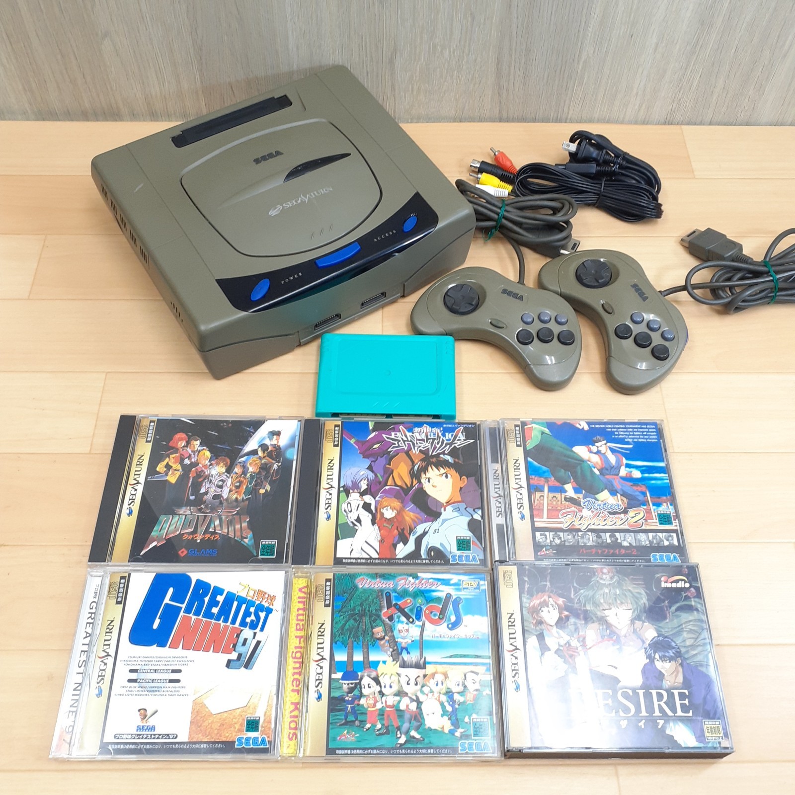 SEGA SATURN CONSOLE JAPAN with 2 Controllers 6 Games & Memory HST-3200 NTSC-J