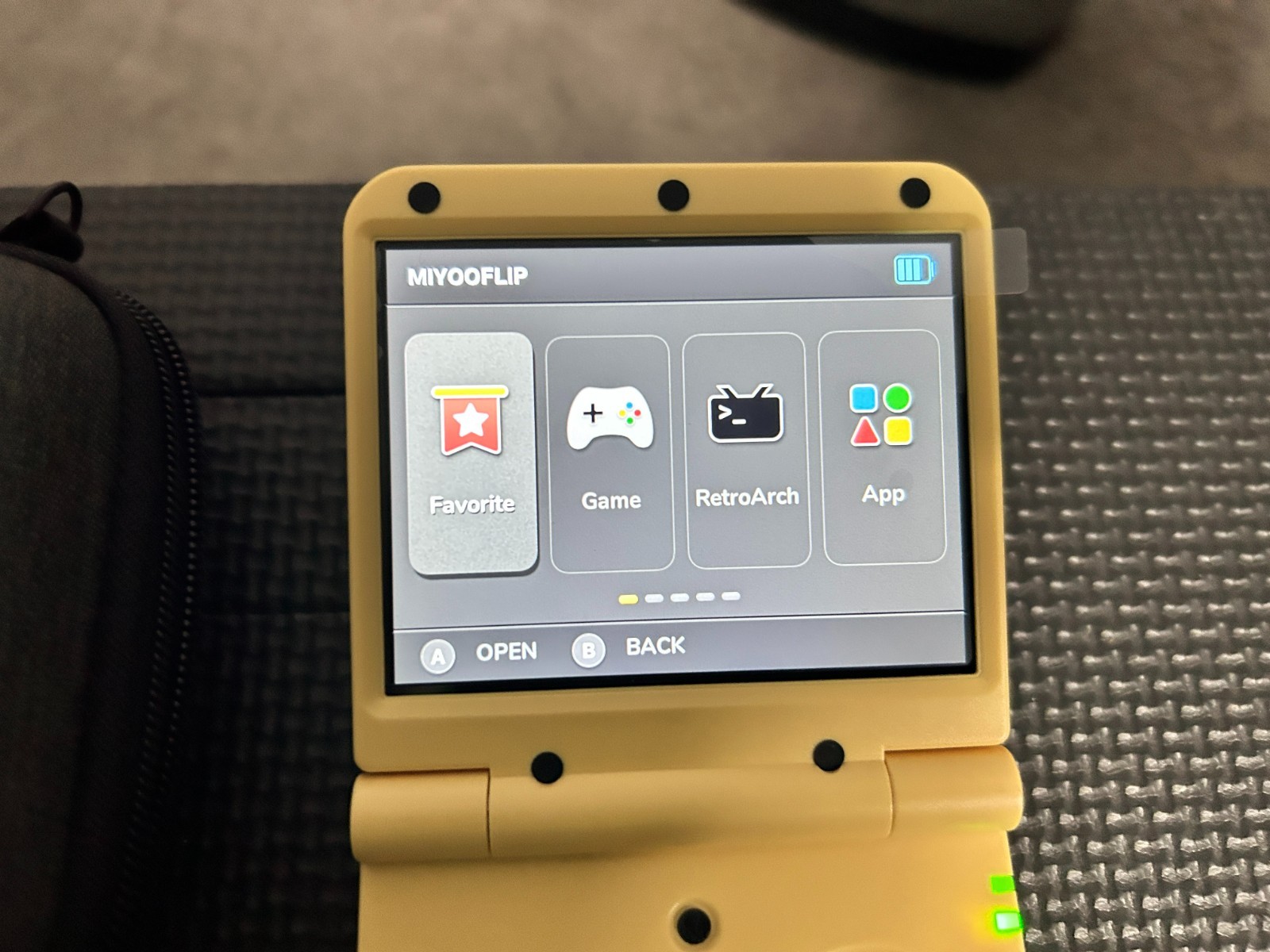 MIYOO FLIP V2 (YELLOW) 64GB GAME CARD (SHIPS FROM TEXAS) GXRG