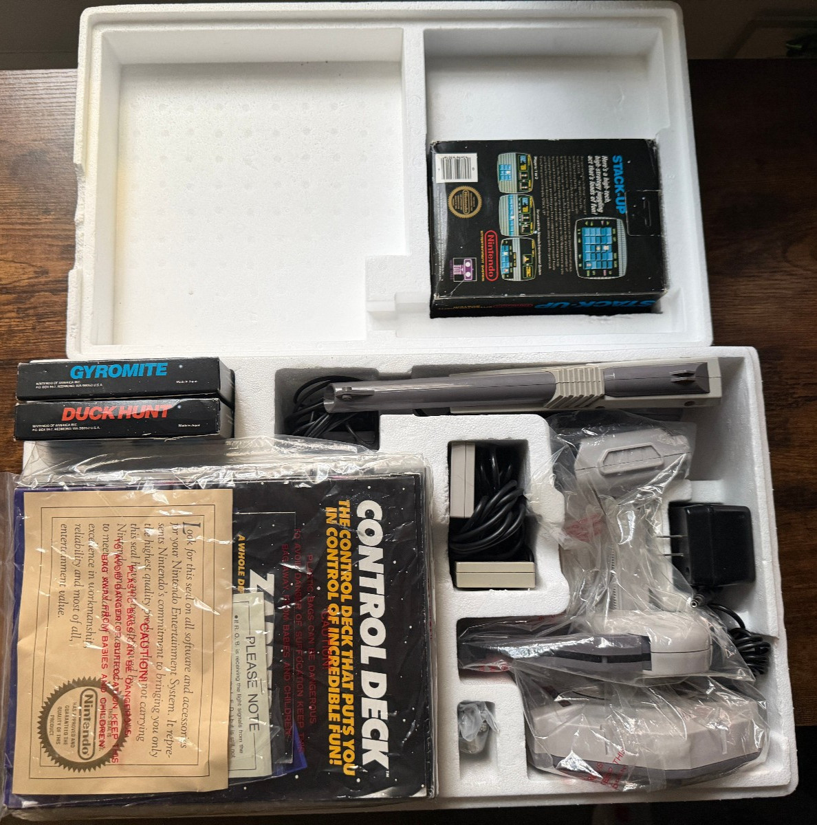 Stack-Up/Gyromite/Duck Hunt Nintendo NES complete box rob post-Deluxe Set system