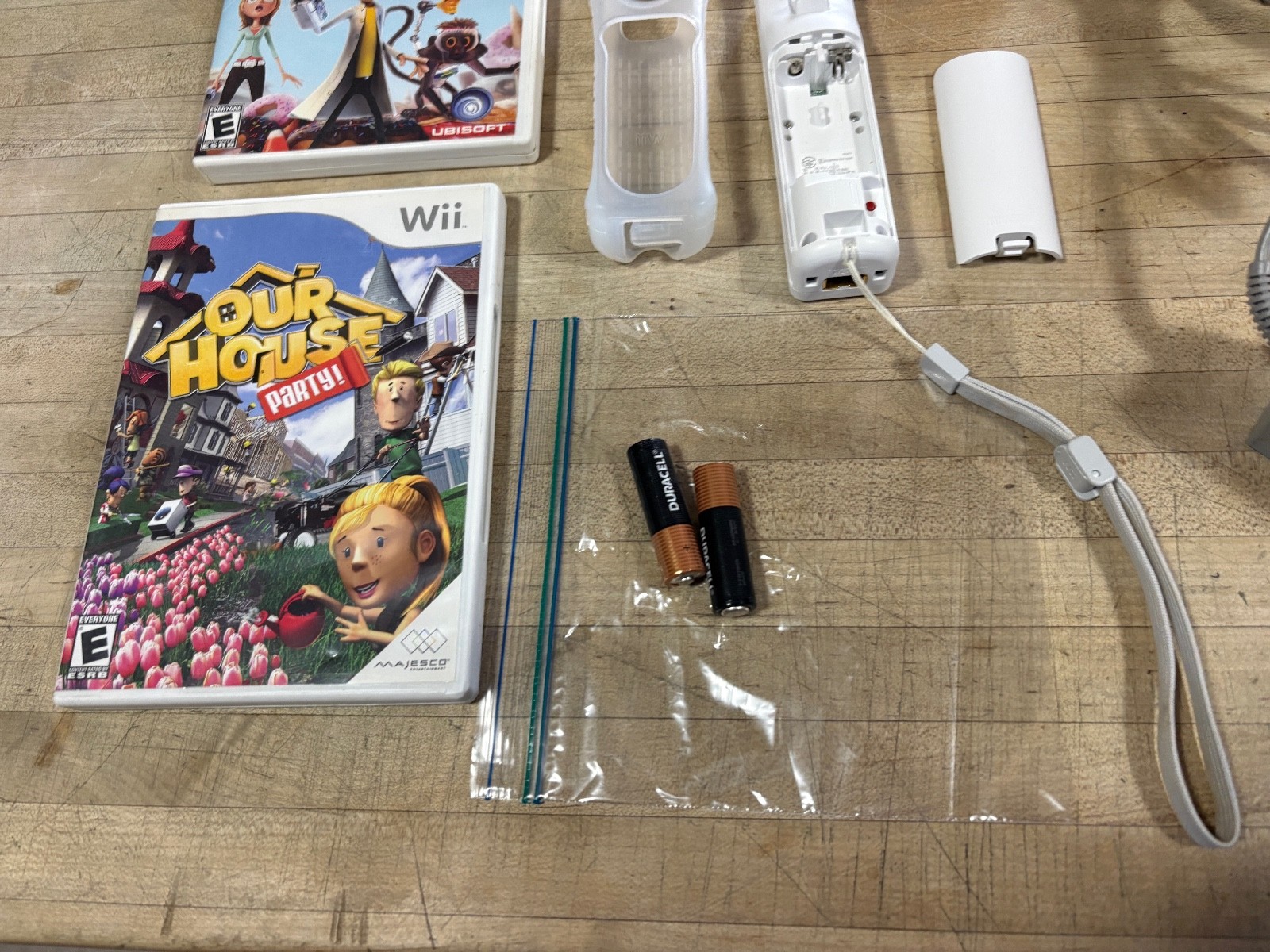 Wii Console Game w/ ALL Cords , Controller, RVL-001 USA *** with 3 Games ***