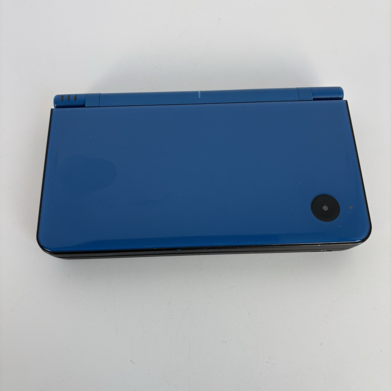 Nintendo DSi XL Handheld System – Midnight Blue Does not power on
