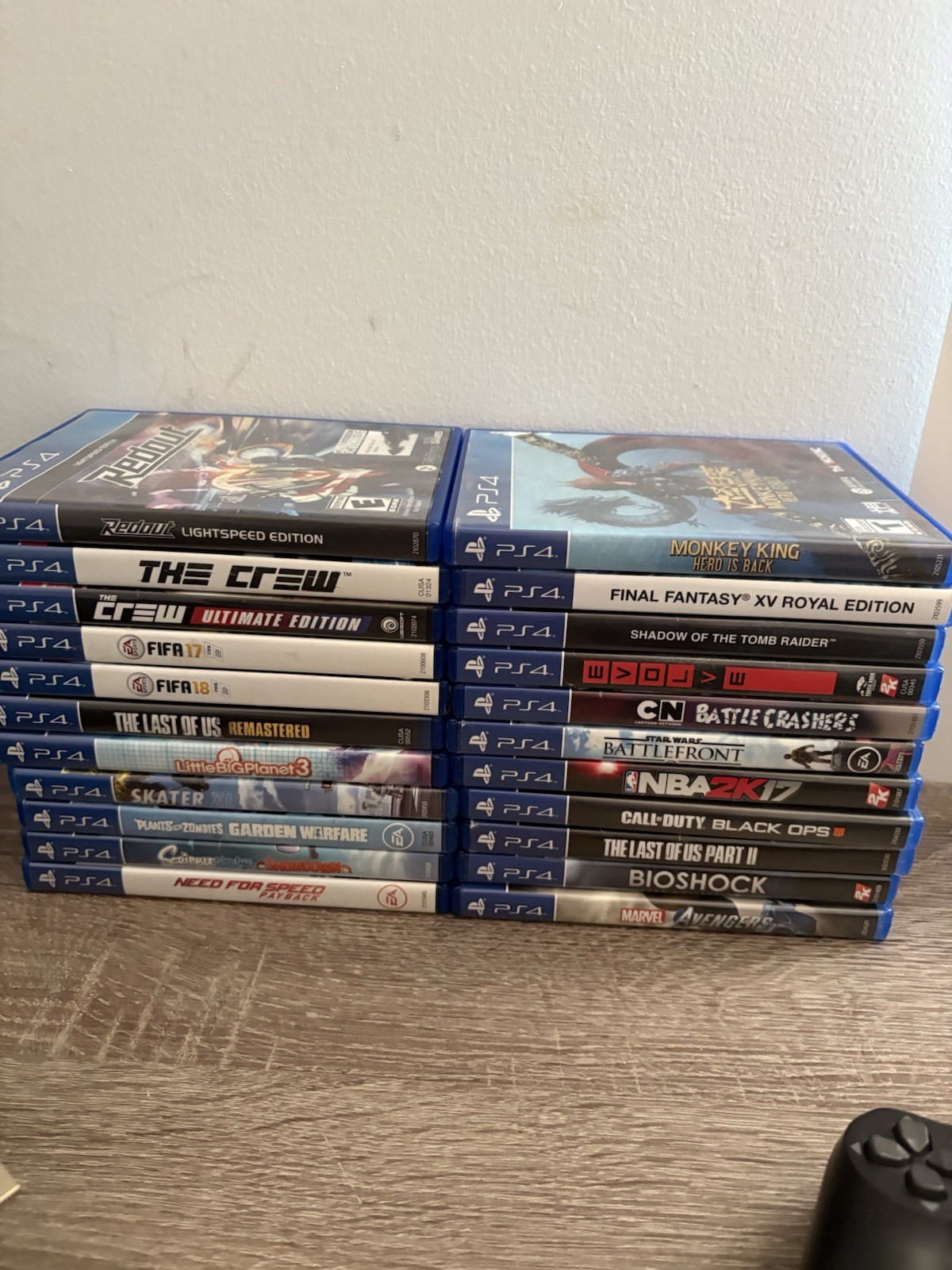 Sony Playstation 4 PS4 Slim Console – Black (CUH-2215B) – 2 Controllers 22 Games
