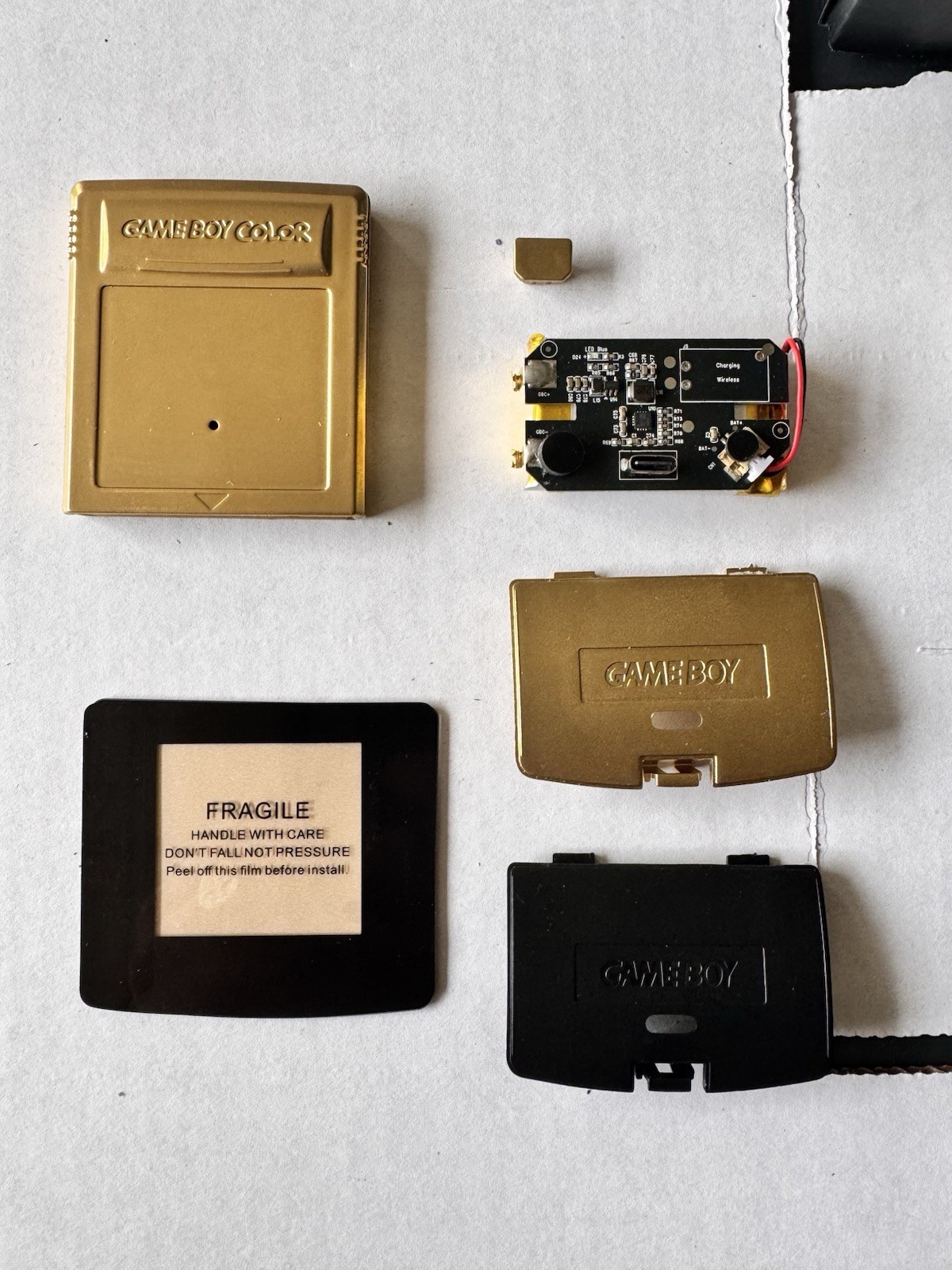 Custom Black & Gold Gameboy Color With IPS Screen – USB Type C Rechargeable