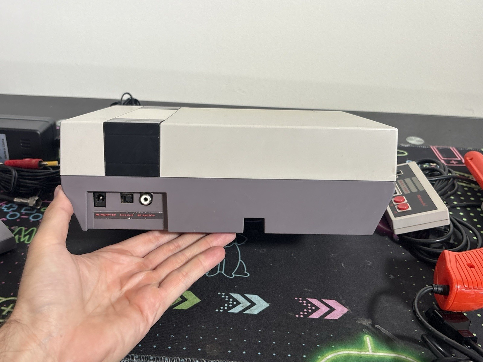 Nintendo Original NES-001 Entertainment System NES Console Zapper 2 Games