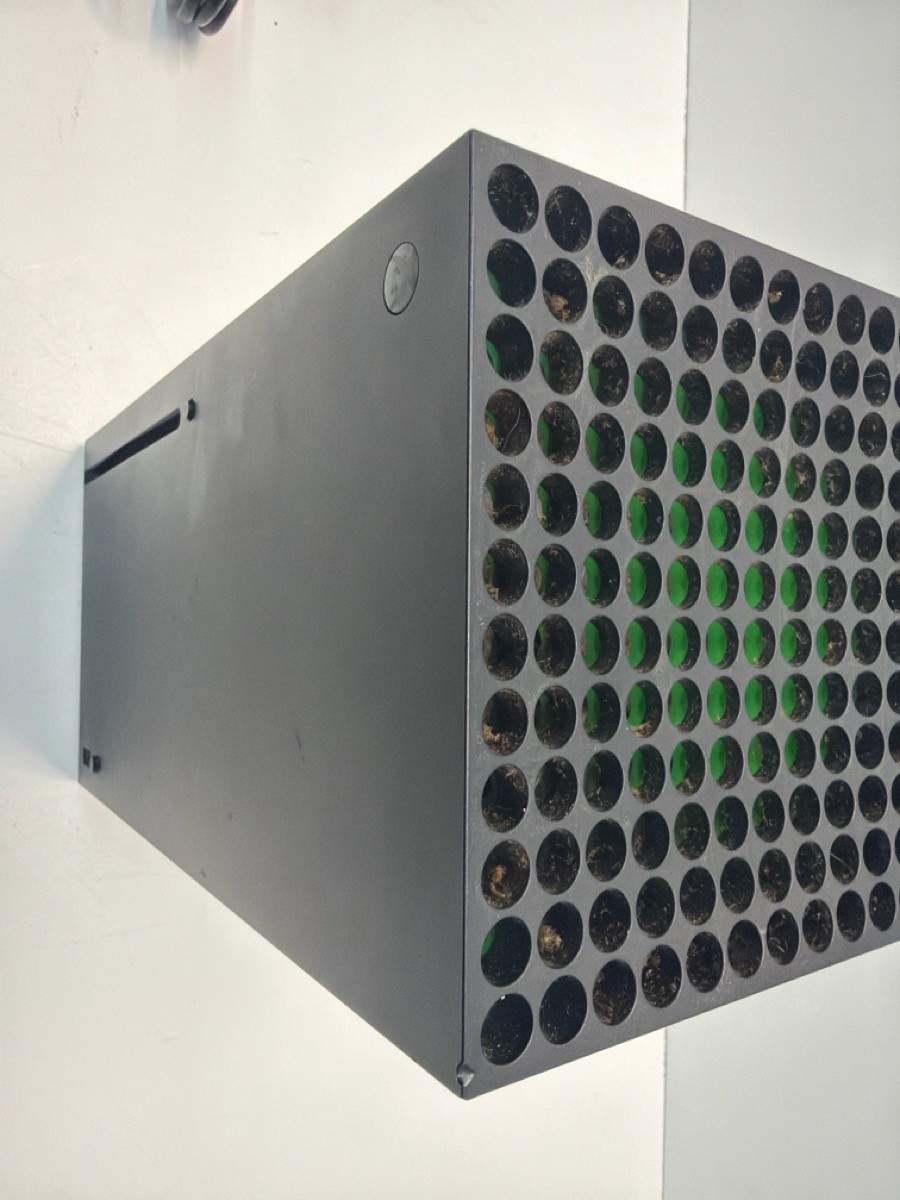 MICROSOFT XBOX SERIES X – CONSOLE – 1TB – 1882 PRE-OWNED (P23016978)