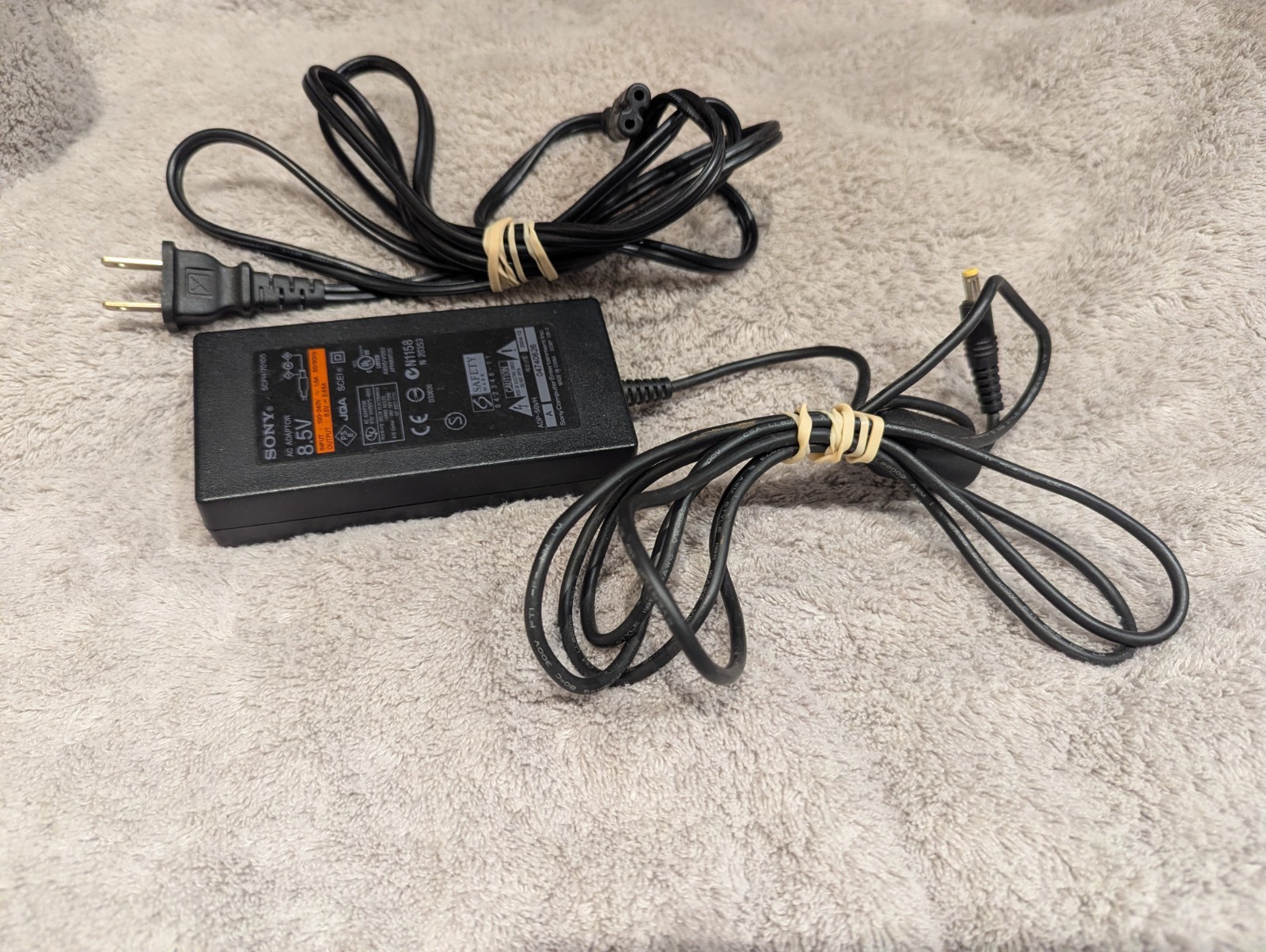 Sony PlayStation 2, SCPH-77001b (Games are NOT included.)