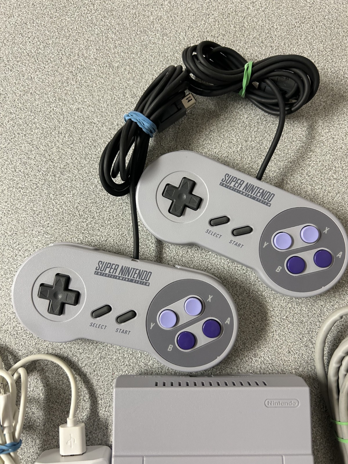 Nintendo SUPER NES MINI CLASSIC ED. CONSOLE w/23 installed games, 2 cont, cables