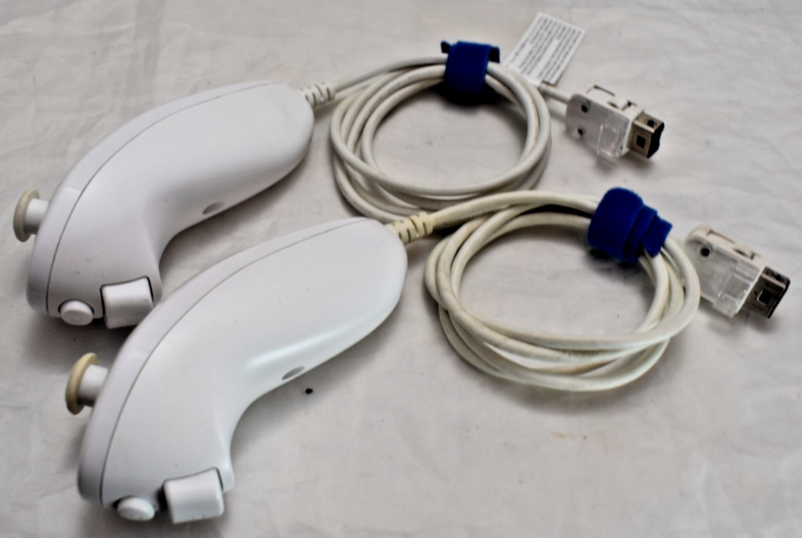 Nintendo Wii RVL-001 Console with Cables 2 Remote & Nunchuk. Tested Works