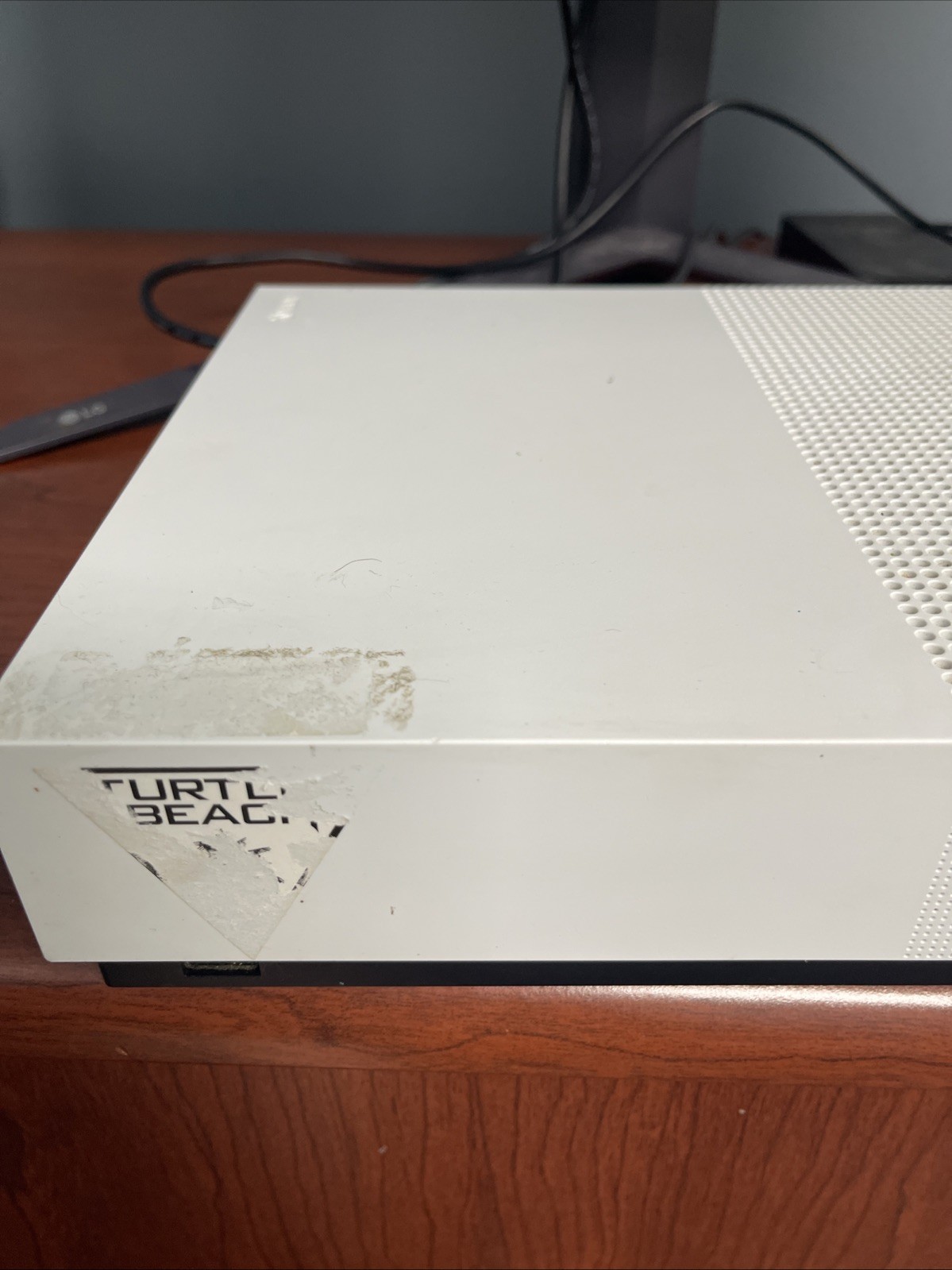 Microsoft Xbox One S – POWERS ON – Parts Only 4216