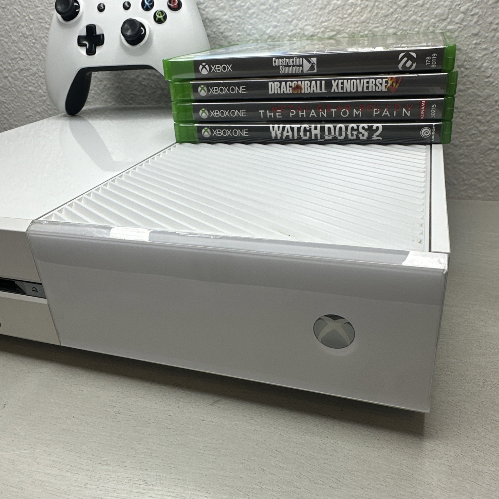 Microsoft White Xbox One (1540) 500GB Console, Controller & Games Only – Used