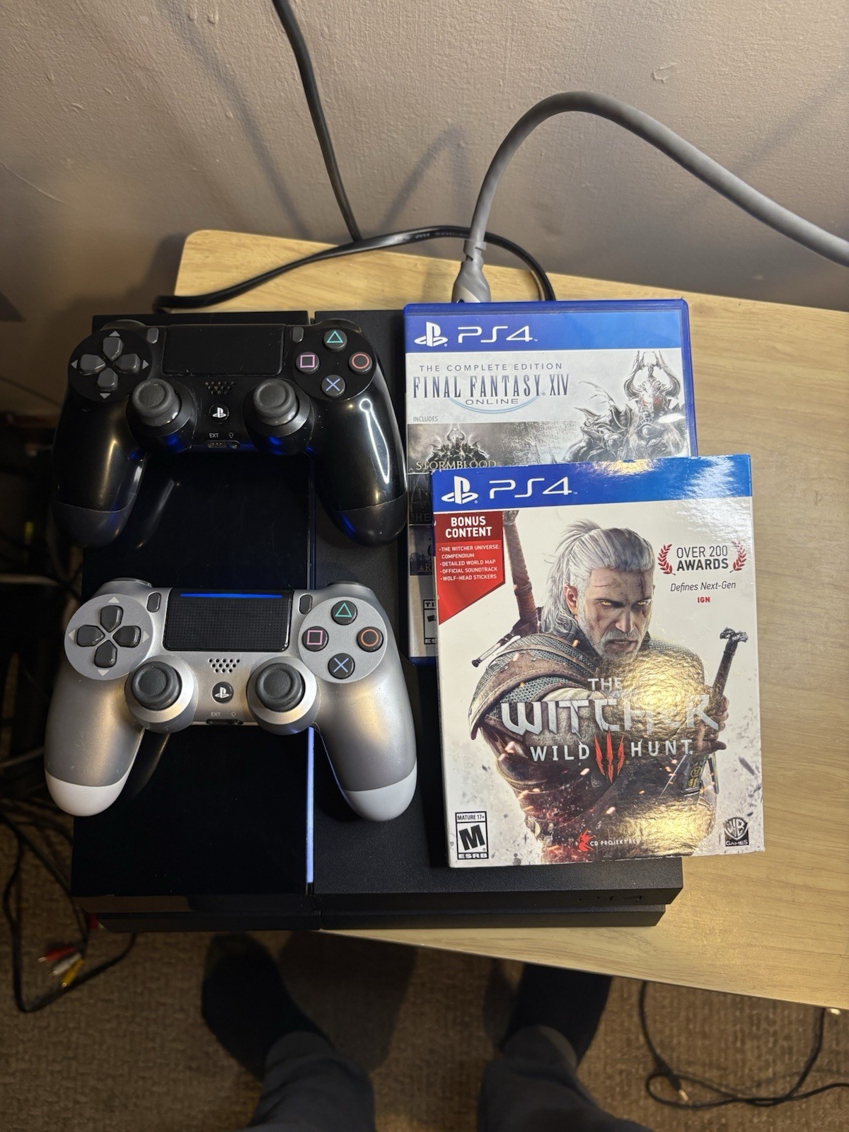 Sony Playstation 4 500GB Black Console PS4 W/ 2 Controllers,Cords, 2 Games