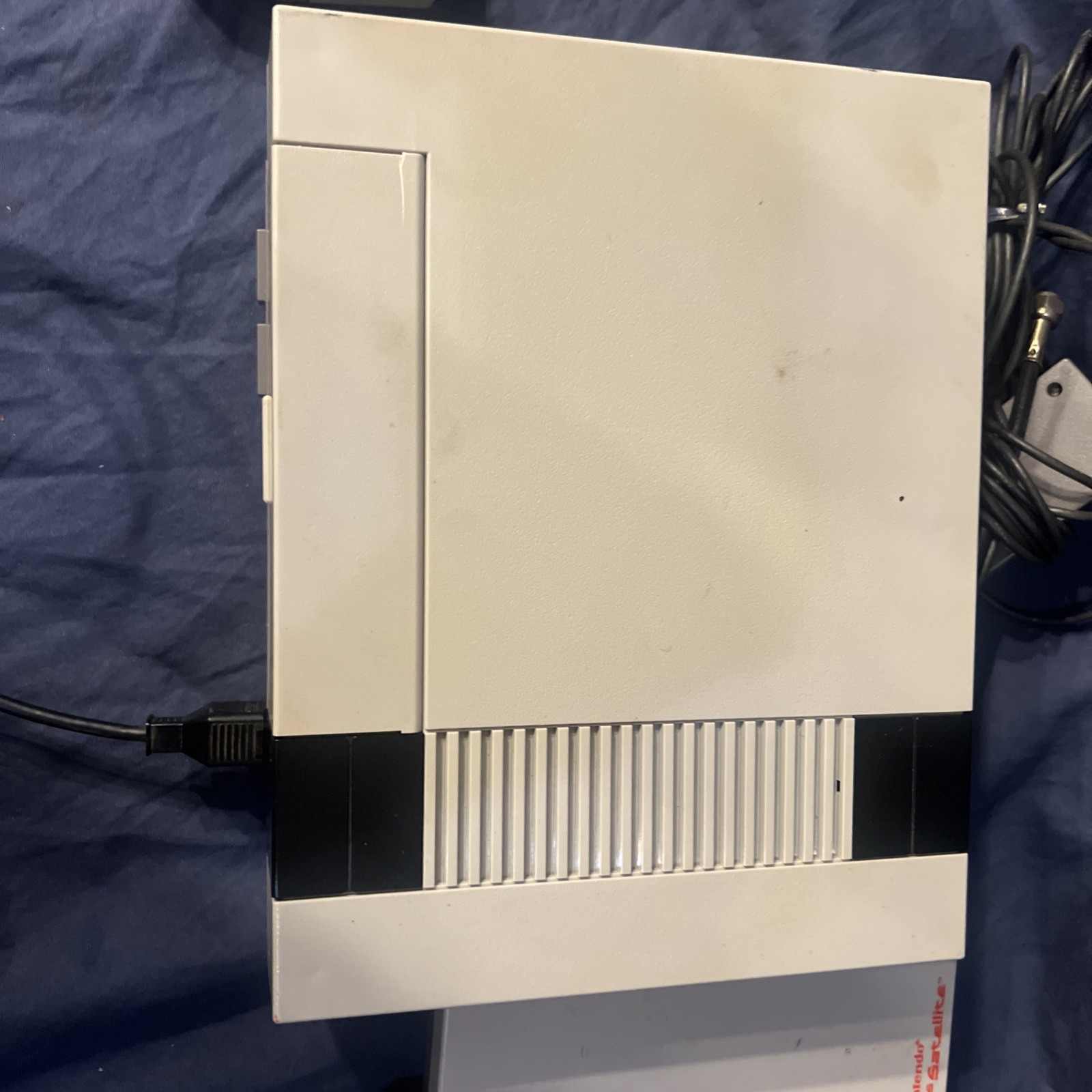 Nintendo Entertainment System Console Controller And Zapper Controller