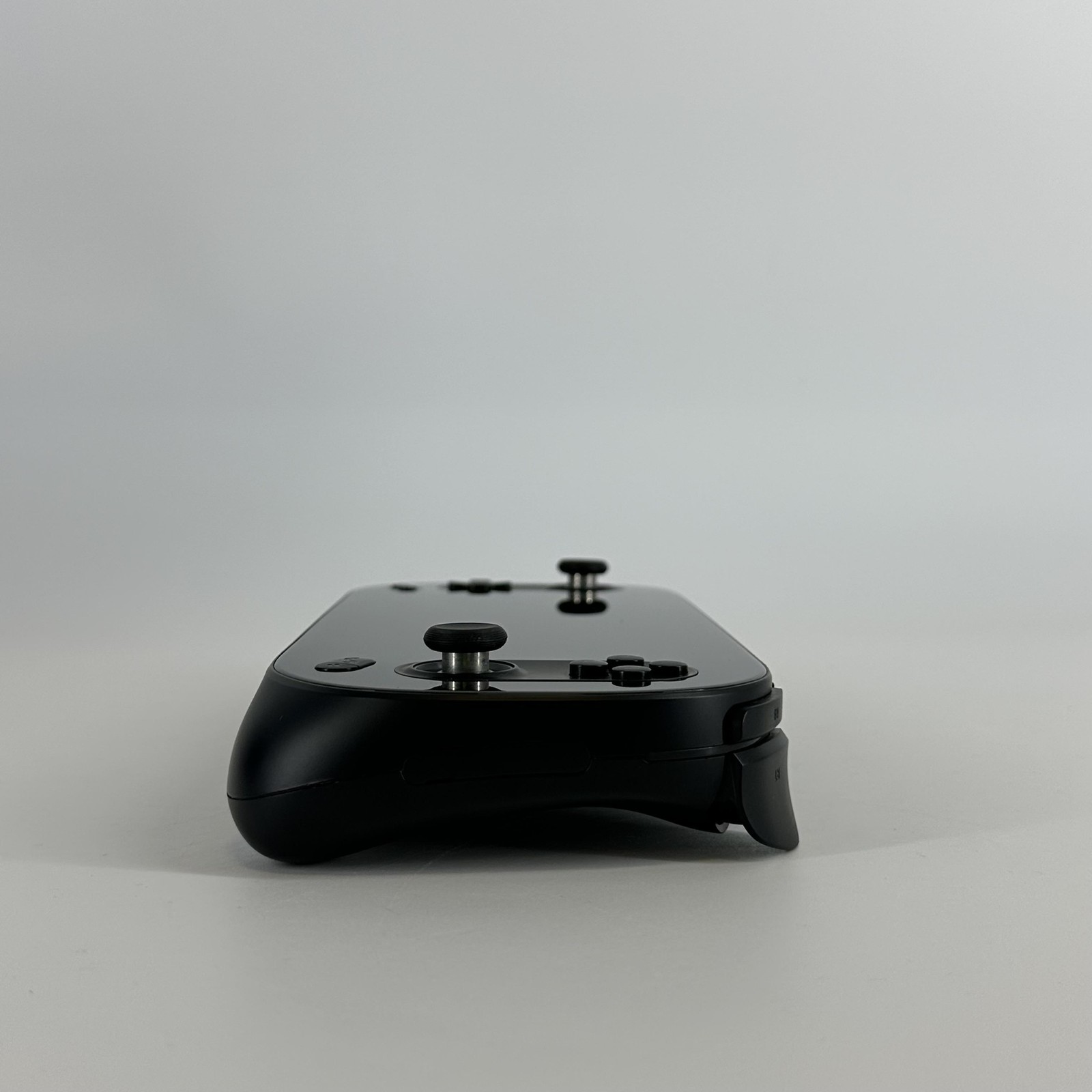 AYANEO 2 Console Black 2TB w/ Case – Good Condition