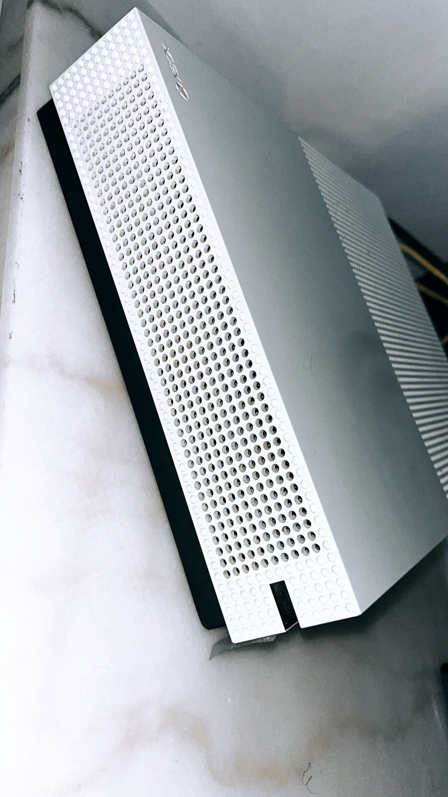 Xbox One S 1TB Console – White (XBS1TB) For Sell Free Controller With It!!!