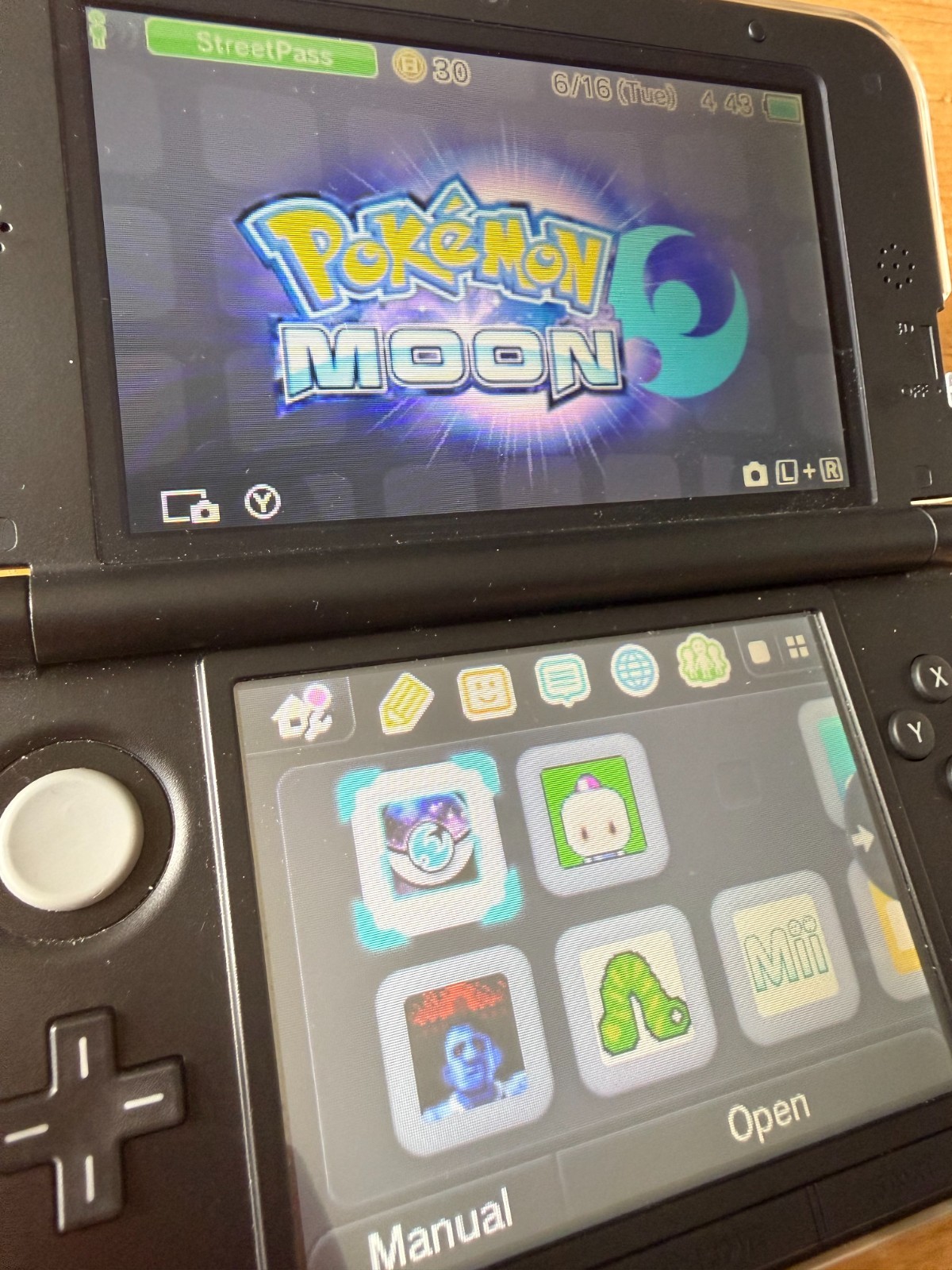 Nintendo 3DS XL Blue/Black – Tested w/ Case, Charger, 4 Games, Stand
