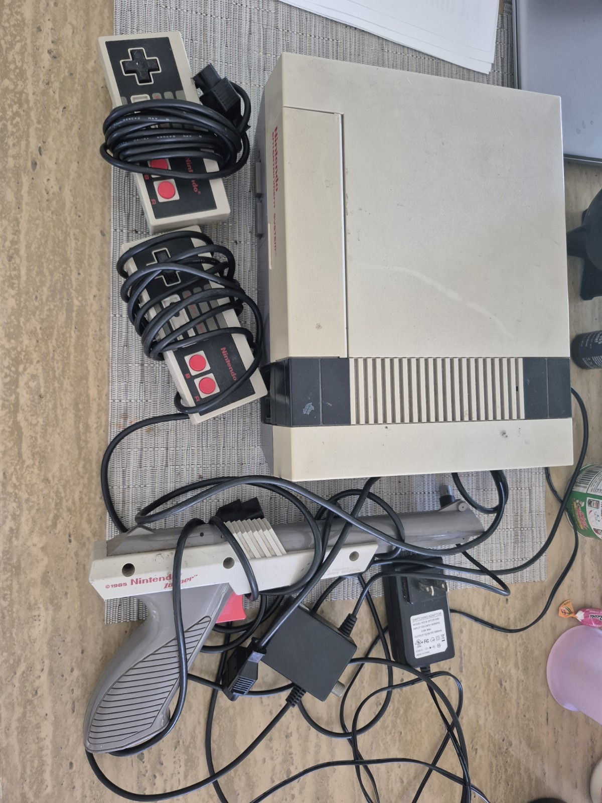 Nintendo NES Entertainment System Console Bundle 2 Controllers Zapper Adapter