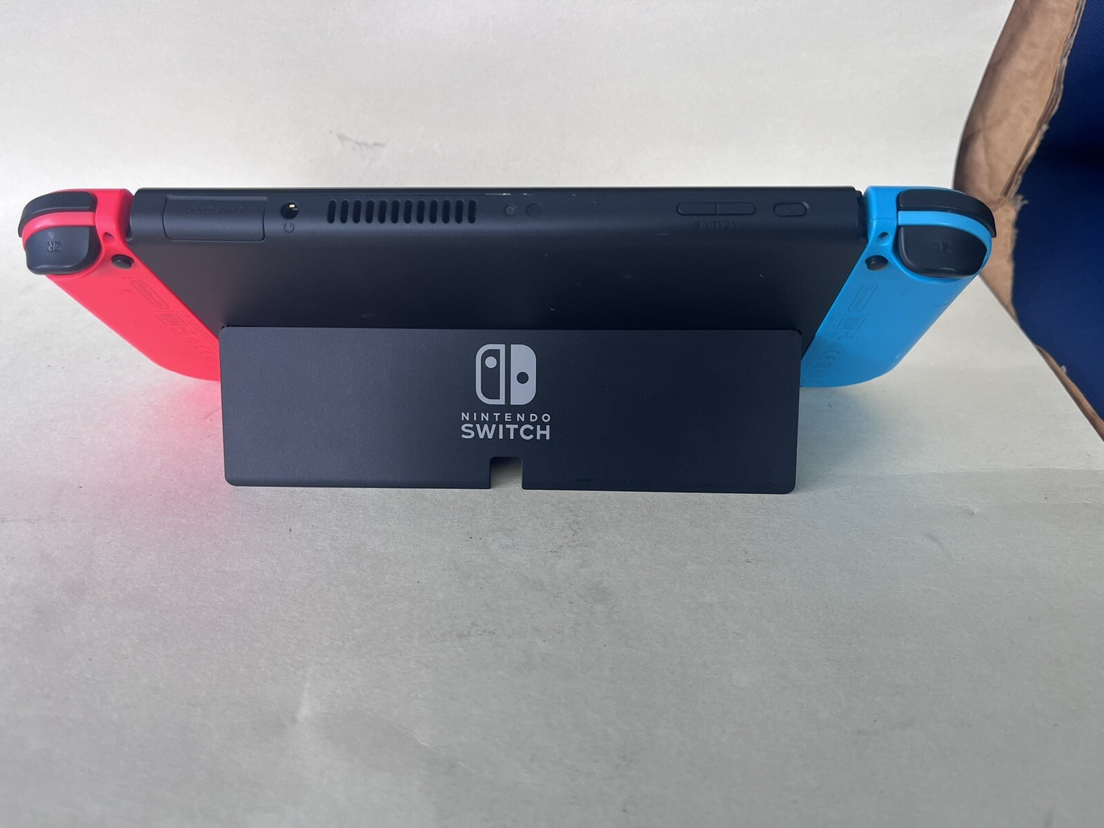 Nintendo Switch – OLED Model with original Joy-Cons-excellent