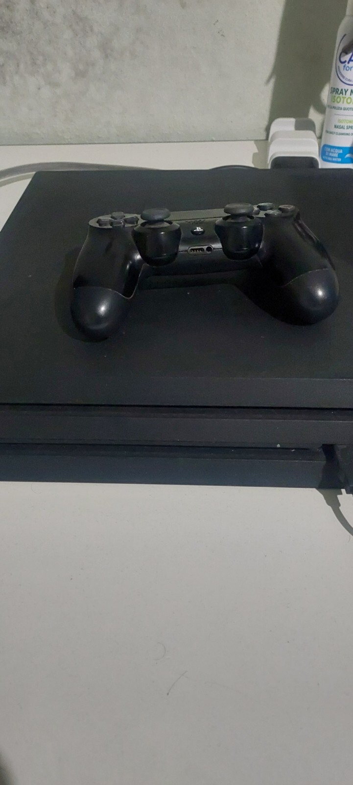Sony PlayStation 4 Pro 1TB Console con Controller – Nera