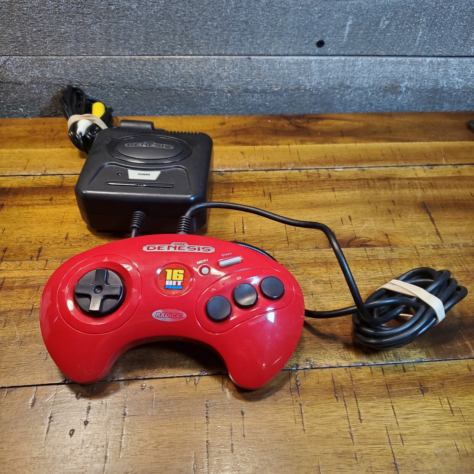 Radica Sega Genesis 16-BIT Power Plug & Play 6-in-1 Game System Red 2004 -Tested