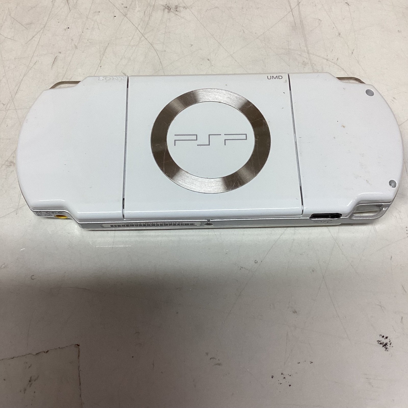 Sony PSP-2000 Ceramic White Console Boxed Junk With Game AC Adapter
