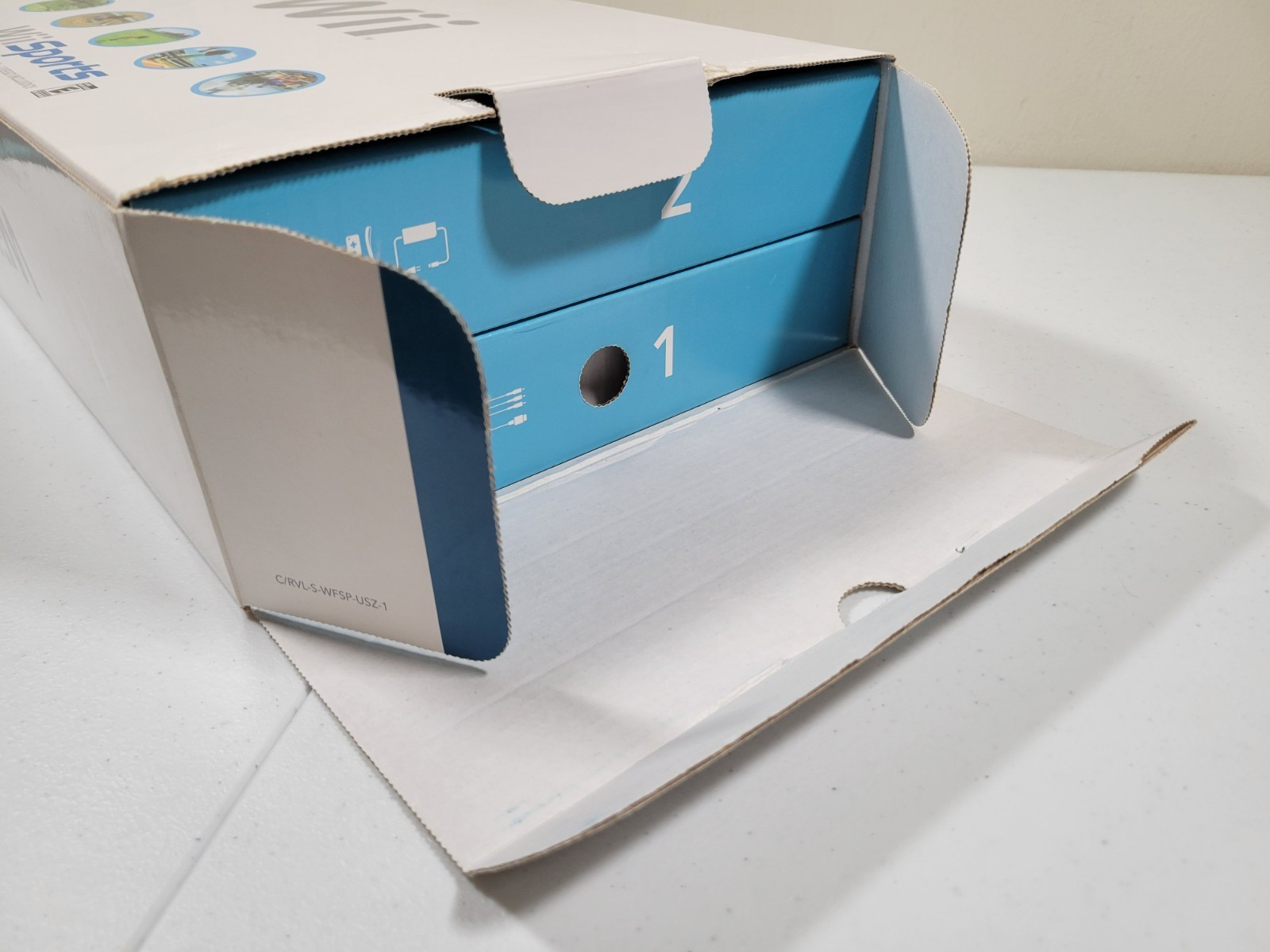White Nintendo Wii Console RVL-001 – Complete In-box – Matching serial #’s