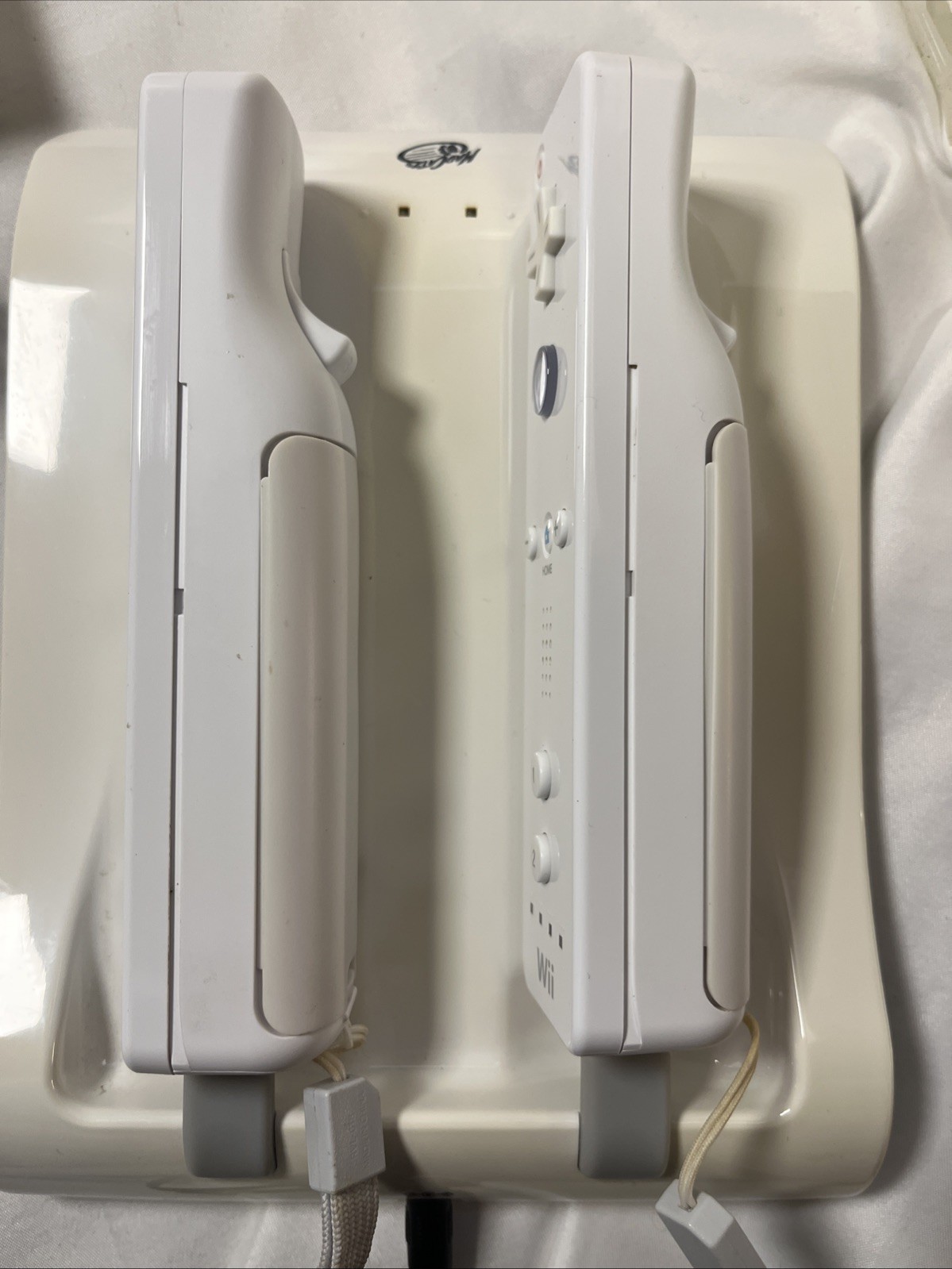Nintendo Wii White Console (RVL-001) Bundle with 17 Games – Tested 2Controllers