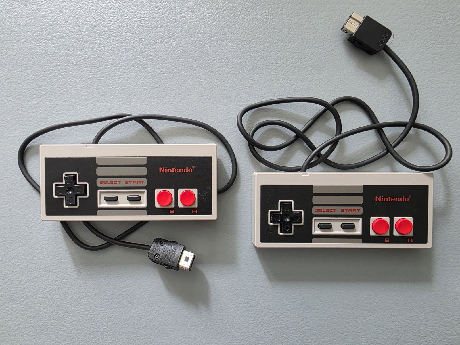 AUTHENTIC Nintendo Classic Edition CIB w/ 2 Controllers – All 720+ NES Games