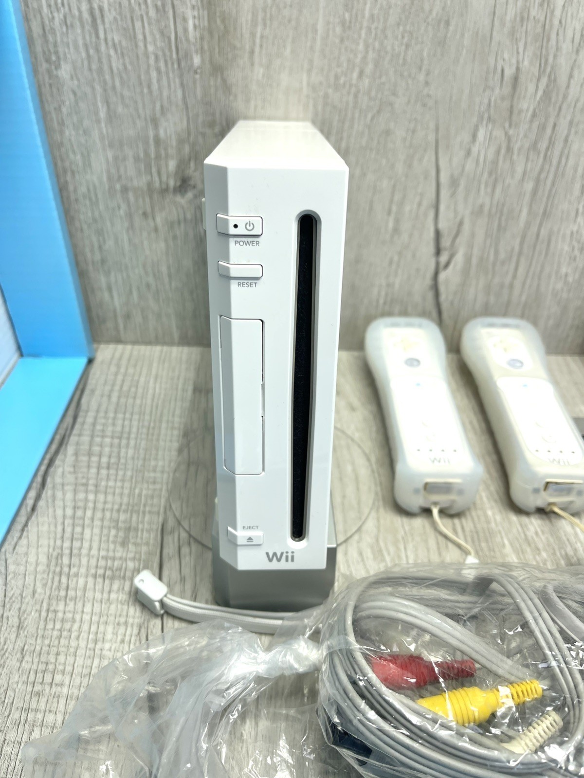 Nintendo Wii Console RVL-001 White CIB Bundle 2 Remotes Wii Sports Tested