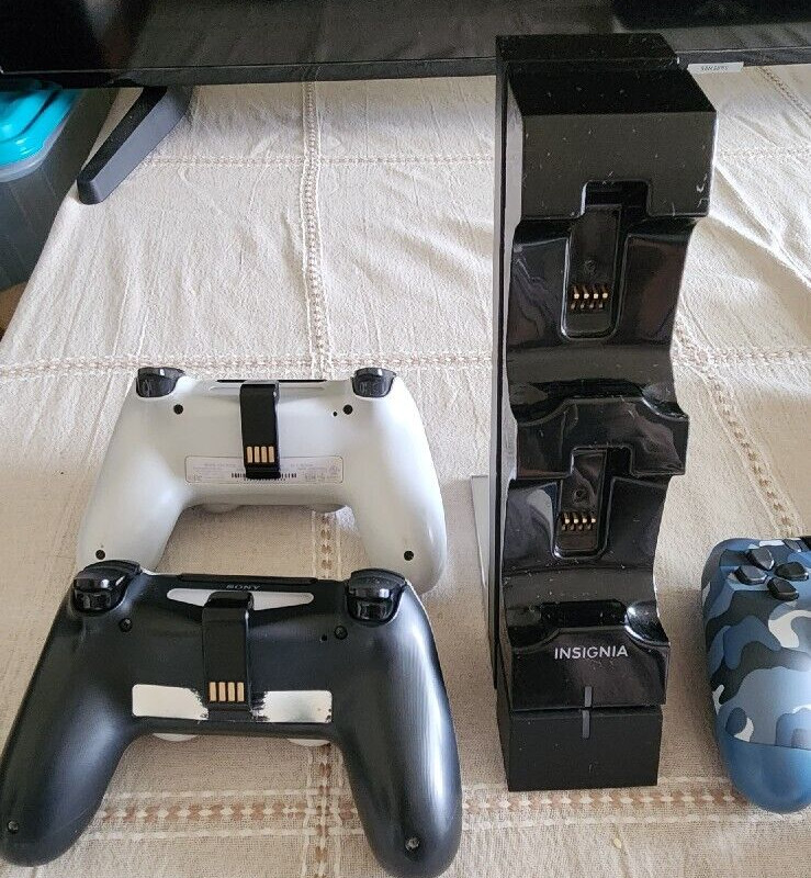 Sony PlayStation 4 500gb Jet Black Console W/ Three Controllers and Accessories