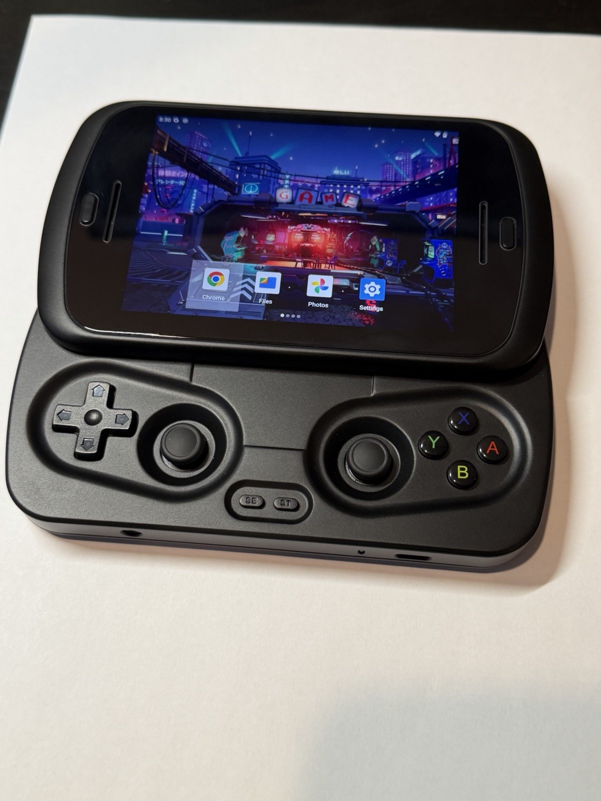 ANBERNIC RG Slide Android13 Handheld Game Console 4.7″ + Screen Prot – Excellent