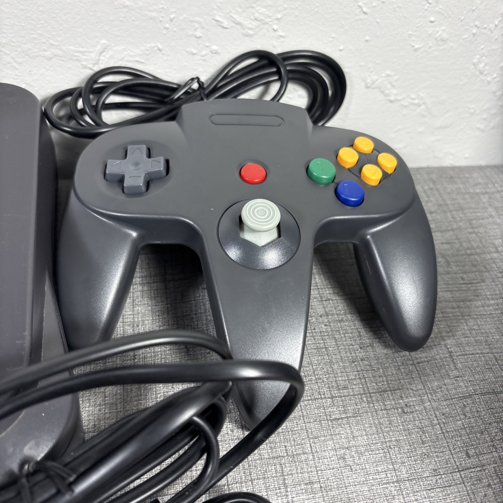 Nintendo 64 Video Game Console, controller, power cord AV And GAME tested