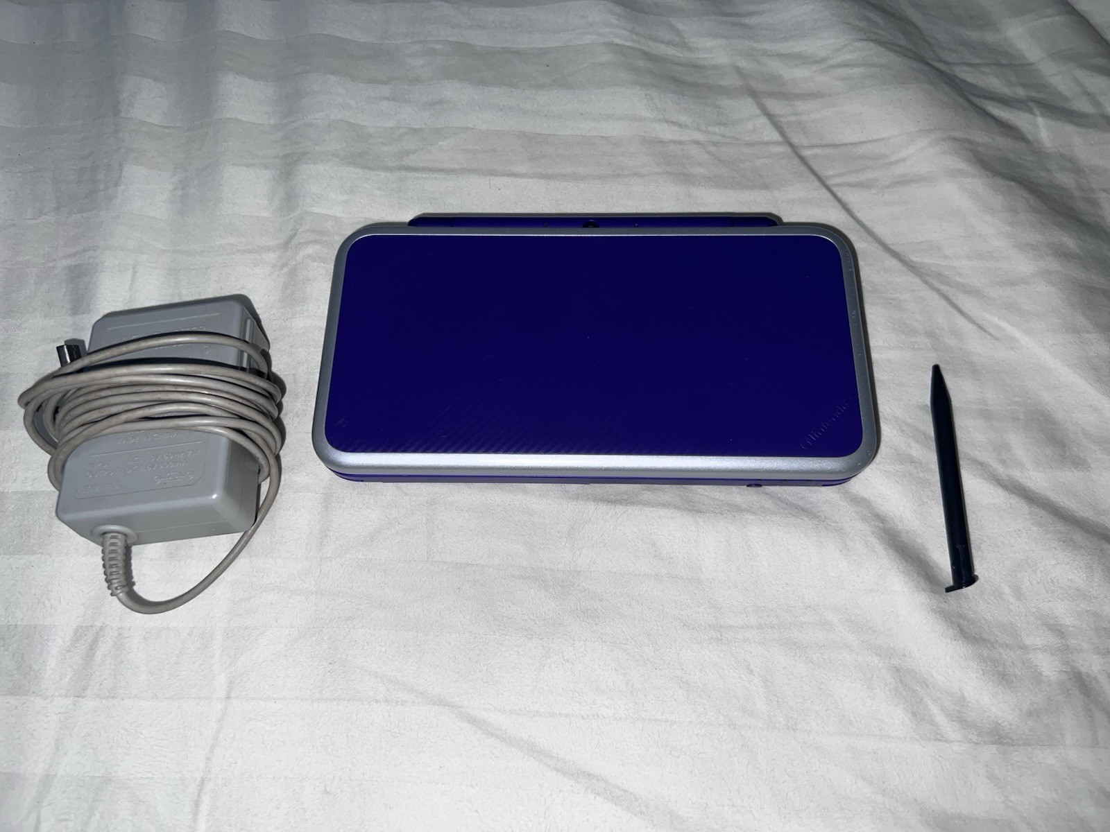 Nintendo 2DS XL Purple & Silver | Charger and Stylus | 64GB SD Card | Tested