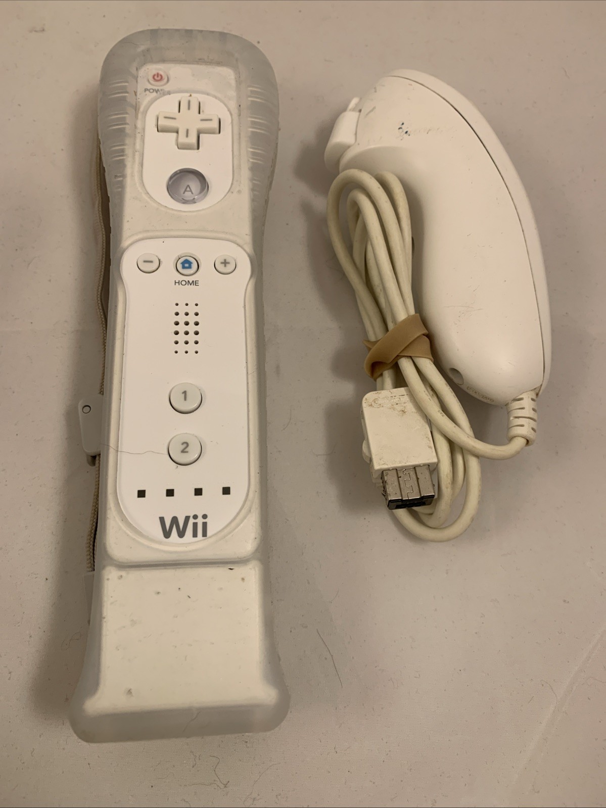 Nintendo Wii Console 4 Games All Cords 1 Wii Control 1 Nunchuk RVL-001 (USA)